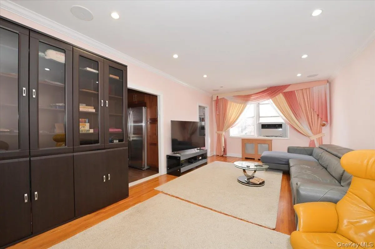 6361 99th Street, New York, NY, 2 Bedrooms Bedrooms, 4 Rooms Rooms,1 BathroomBathrooms,Residential Sale,For Rent,99th,0,969861 6361 99th Street, New York, NY, 2 Bedrooms Bedrooms, 4 Rooms Rooms,1 BathroomBathrooms,Residential Sale,For Rent,99th,0,969861