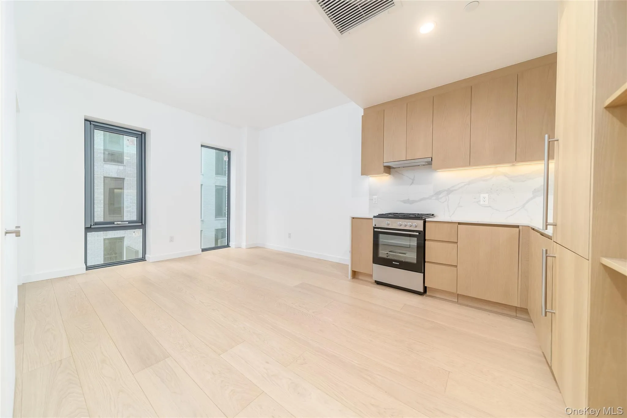 3005 Vernon Boulevard, New York, NY, 2 Rooms Rooms,1 BathroomBathrooms,Residential Lease,For Rent,Vernon,0,969863 3005 Vernon Boulevard, New York, NY, 2 Rooms Rooms,1 BathroomBathrooms,Residential Lease,For Rent,Vernon,0,969863