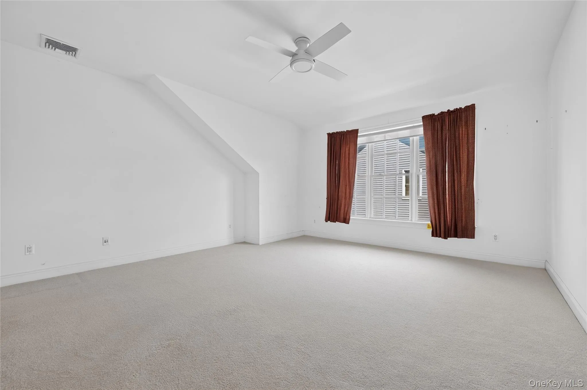Please note carpeting in image has been virtually modified. Please note carpeting in image has been virtually modified.