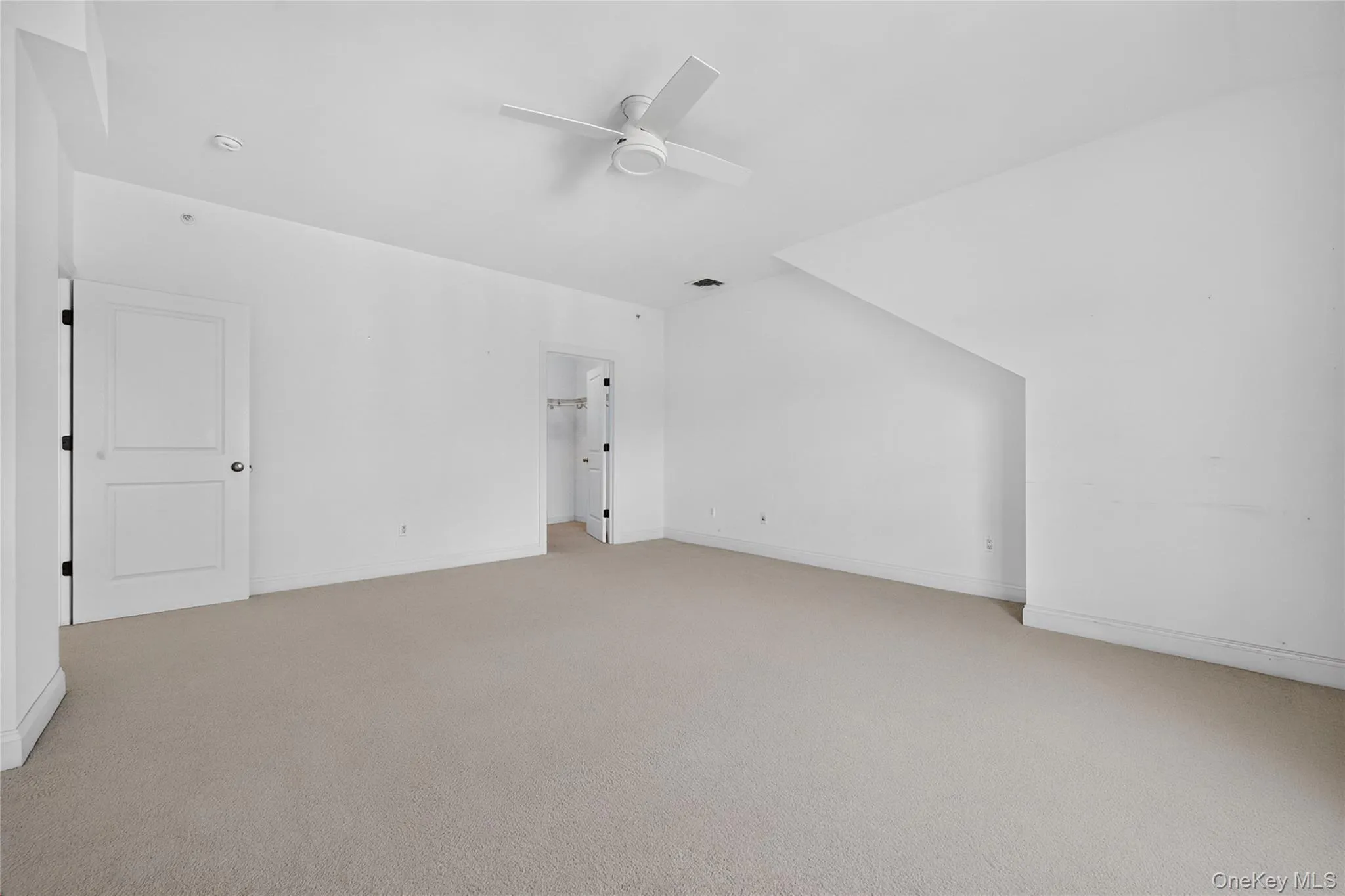 Please note carpeting in image has been virtually modified. Please note carpeting in image has been virtually modified.