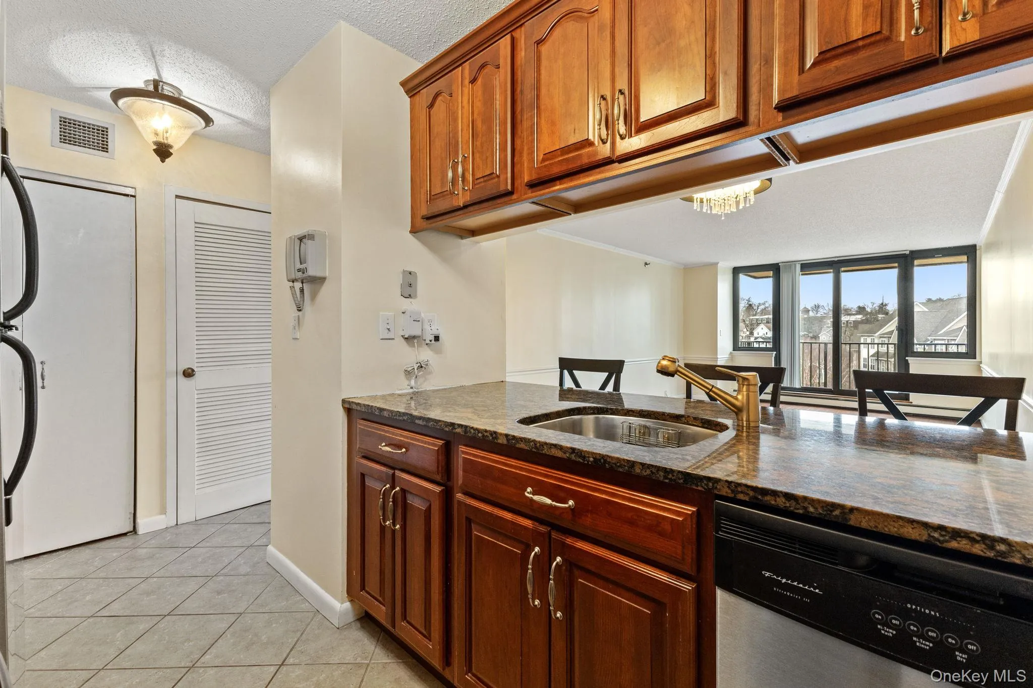 25 Rockledge Avenue, White Plains, NY, 1 Bedroom Bedrooms, 4 Rooms Rooms,1 BathroomBathrooms,Residential Lease,For Rent,Rockledge,0,969877 25 Rockledge Avenue, White Plains, NY, 1 Bedroom Bedrooms, 4 Rooms Rooms,1 BathroomBathrooms,Residential Lease,For Rent,Rockledge,0,969877