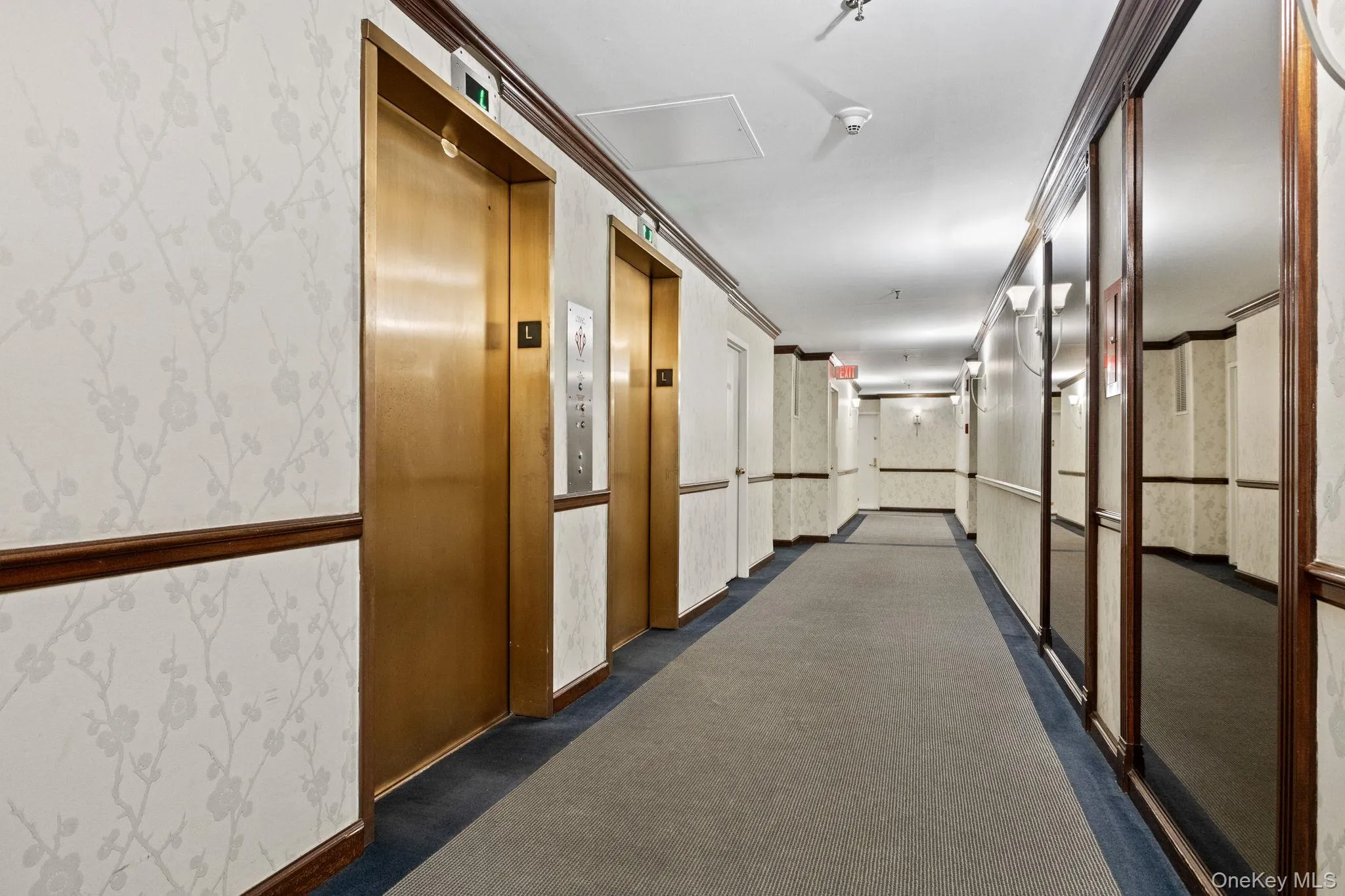 2 elevators in the building. 2 elevators in the building.