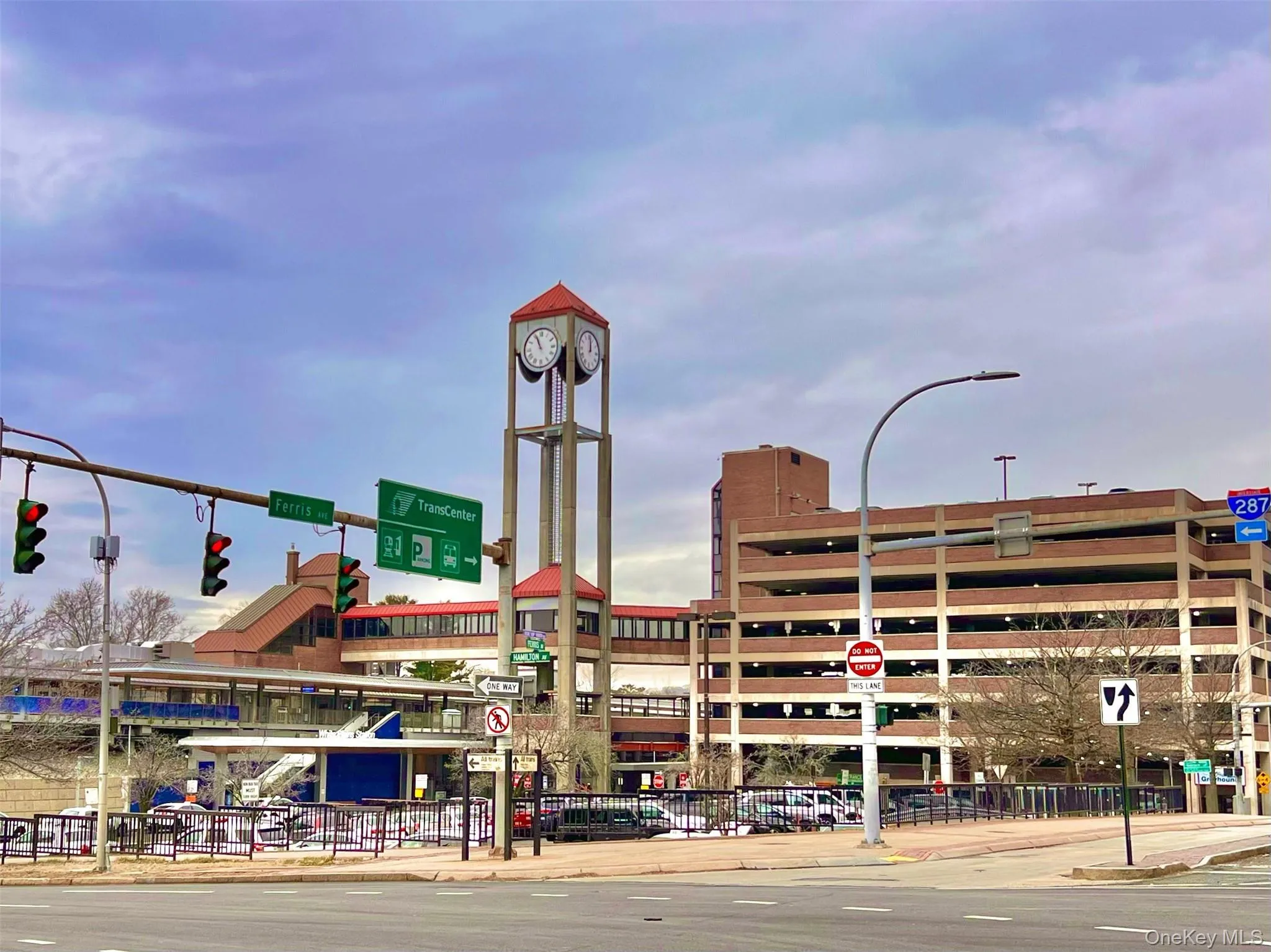 Close to train & downtown! Close to train & downtown!