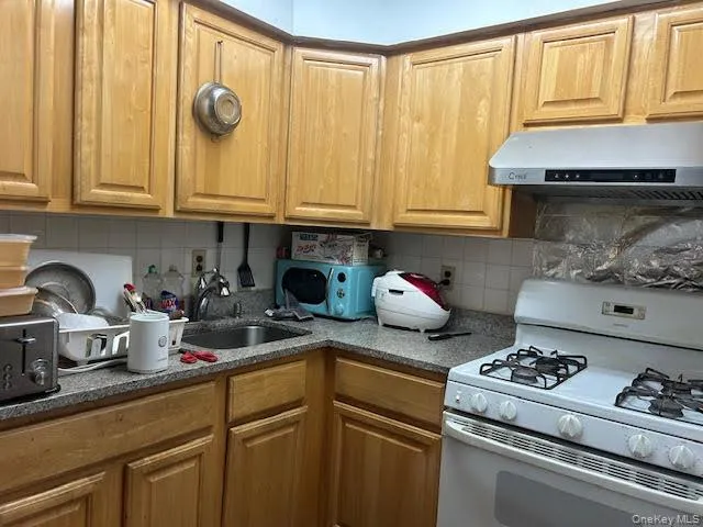 140-40 34th Avenue, New York, NY, 2 Bedrooms Bedrooms, 6 Rooms Rooms,2 BathroomsBathrooms,Residential,For Rent,34th,0,969880 140-40 34th Avenue, New York, NY, 2 Bedrooms Bedrooms, 6 Rooms Rooms,2 BathroomsBathrooms,Residential,For Rent,34th,0,969880