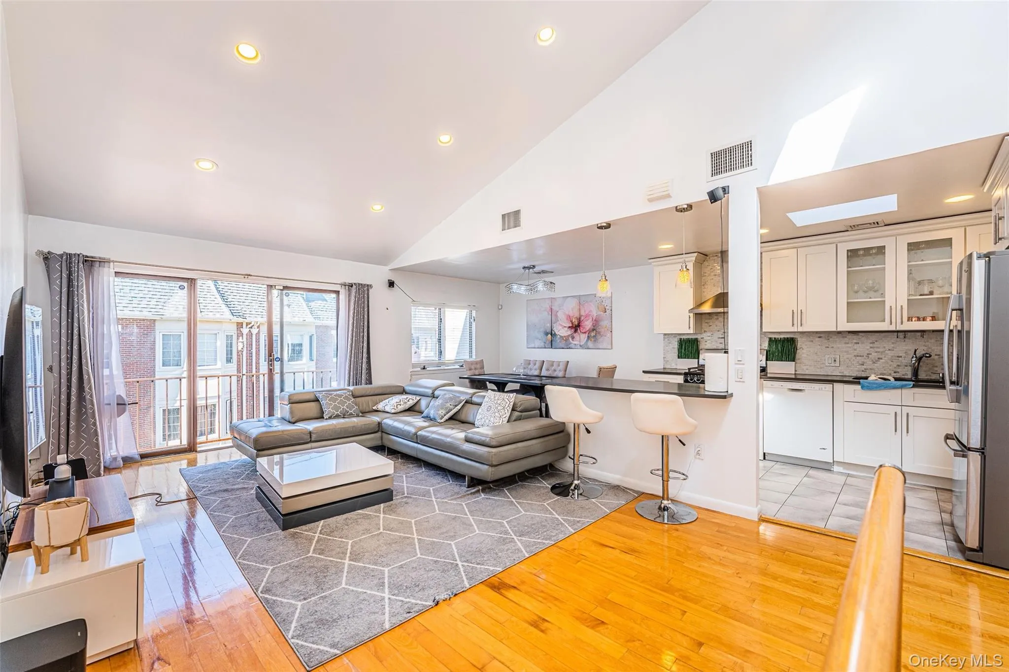12012 Riviera Court, New York, NY, 3 Bedrooms Bedrooms, 8 Rooms Rooms,2 BathroomsBathrooms,Residential,For Rent,Riviera,0,969928 12012 Riviera Court, New York, NY, 3 Bedrooms Bedrooms, 8 Rooms Rooms,2 BathroomsBathrooms,Residential,For Rent,Riviera,0,969928