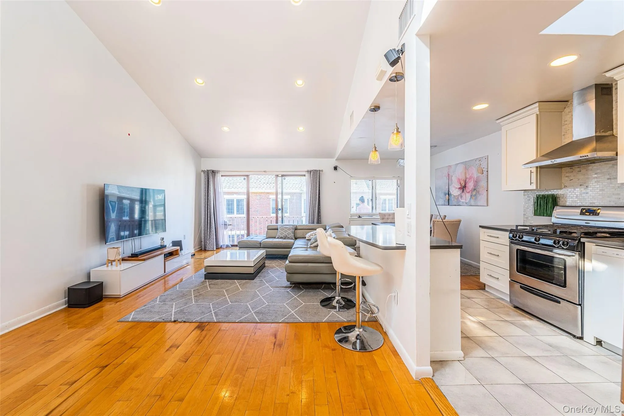 12012 Riviera Court, New York, NY, 3 Bedrooms Bedrooms, 8 Rooms Rooms,2 BathroomsBathrooms,Residential,For Rent,Riviera,0,969928 12012 Riviera Court, New York, NY, 3 Bedrooms Bedrooms, 8 Rooms Rooms,2 BathroomsBathrooms,Residential,For Rent,Riviera,0,969928