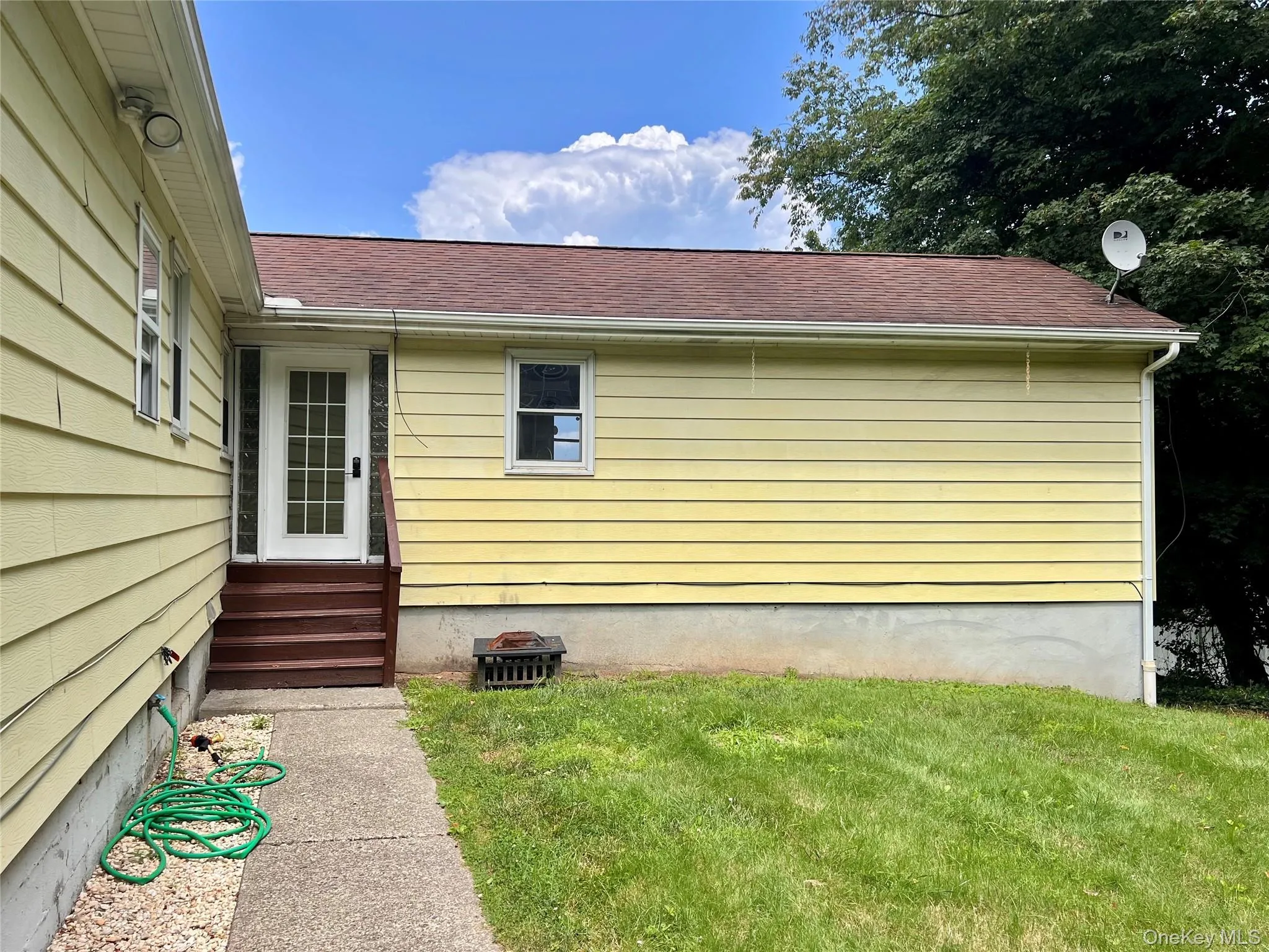 Private entrance for tenant with small yard Private entrance for tenant with small yard