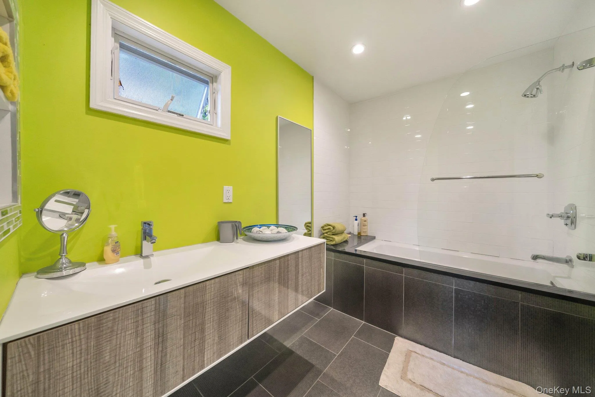 122-05 Metropolitan Avenue, New York, NY, 7 Bedrooms Bedrooms, 12 Rooms Rooms,4 BathroomsBathrooms,Residential,For Rent,Metropolitan,0,969952 122-05 Metropolitan Avenue, New York, NY, 7 Bedrooms Bedrooms, 12 Rooms Rooms,4 BathroomsBathrooms,Residential,For Rent,Metropolitan,0,969952