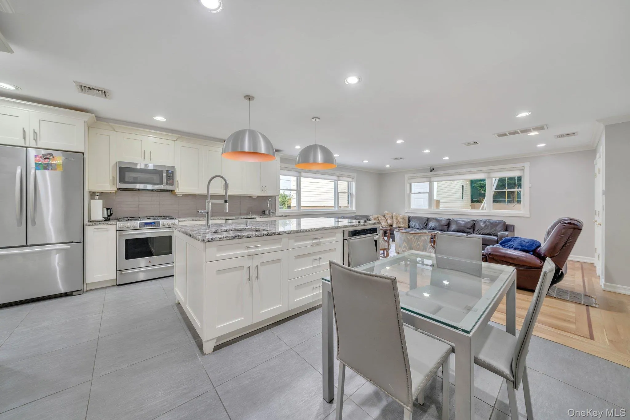 122-05 Metropolitan Avenue, New York, NY, 7 Bedrooms Bedrooms, 12 Rooms Rooms,4 BathroomsBathrooms,Residential,For Rent,Metropolitan,0,969952 122-05 Metropolitan Avenue, New York, NY, 7 Bedrooms Bedrooms, 12 Rooms Rooms,4 BathroomsBathrooms,Residential,For Rent,Metropolitan,0,969952