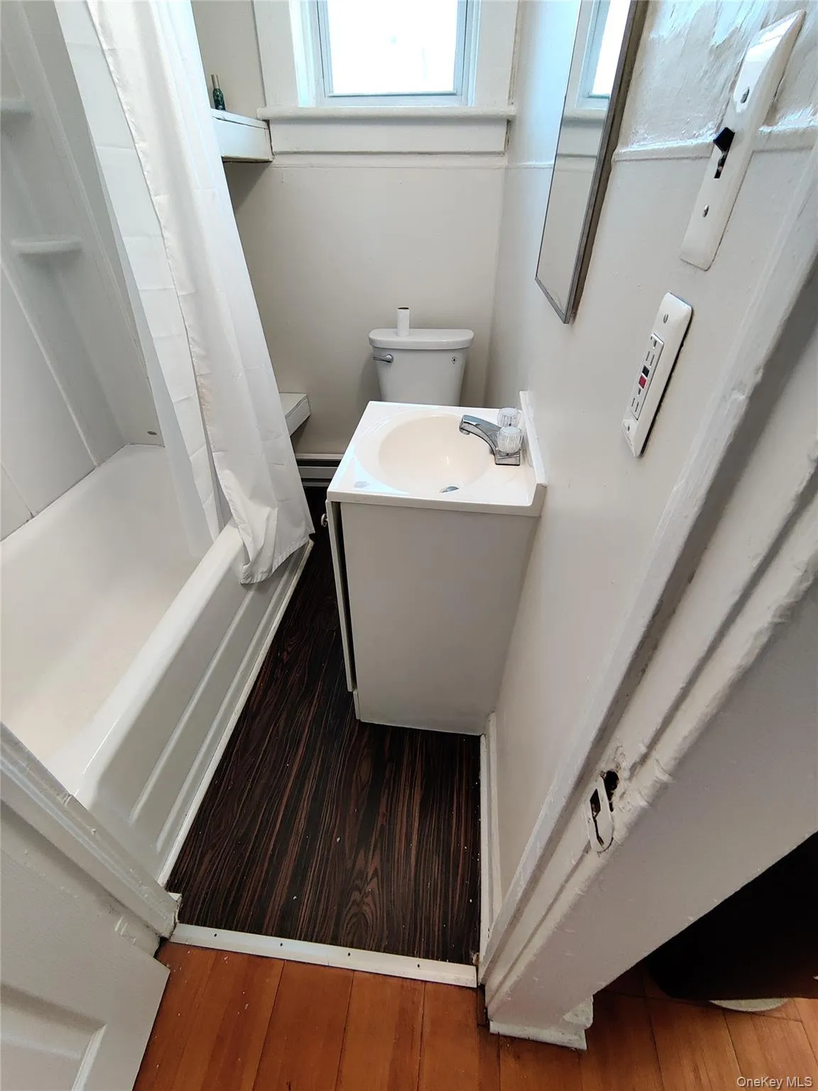 98 Montgomery Street, Poughkeepsie, NY, 1 Bedroom Bedrooms, 4 Rooms Rooms,1 BathroomBathrooms,Residential Lease,For Rent,Montgomery,0,969972 98 Montgomery Street, Poughkeepsie, NY, 1 Bedroom Bedrooms, 4 Rooms Rooms,1 BathroomBathrooms,Residential Lease,For Rent,Montgomery,0,969972