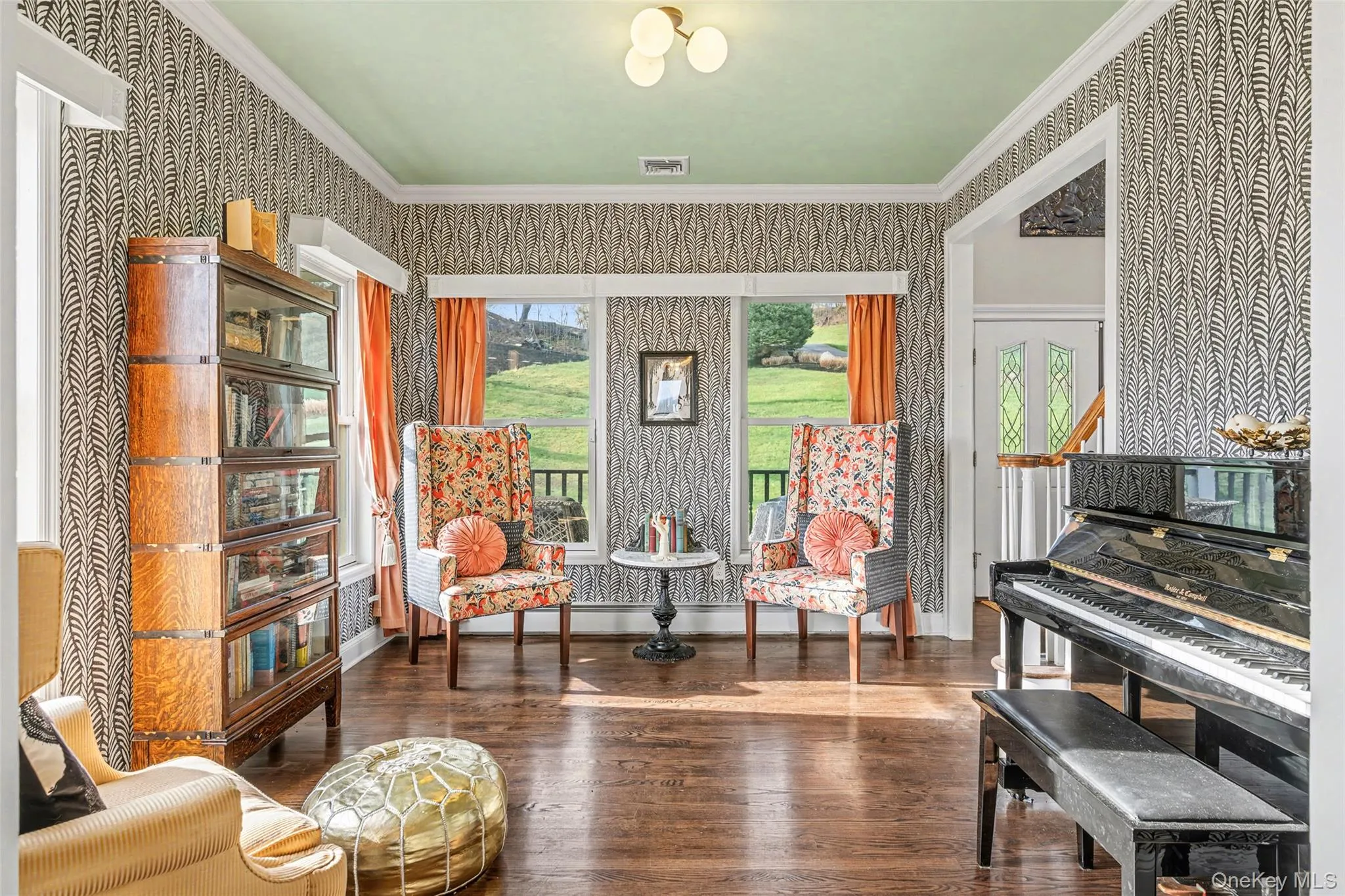 Charming study/living room with distinctive finishes and abundant natural light, perfect as a home office, reading room, or creative space. Charming study/living room with distinctive finishes and abundant natural light, perfect as a home office, reading room, or creative space.