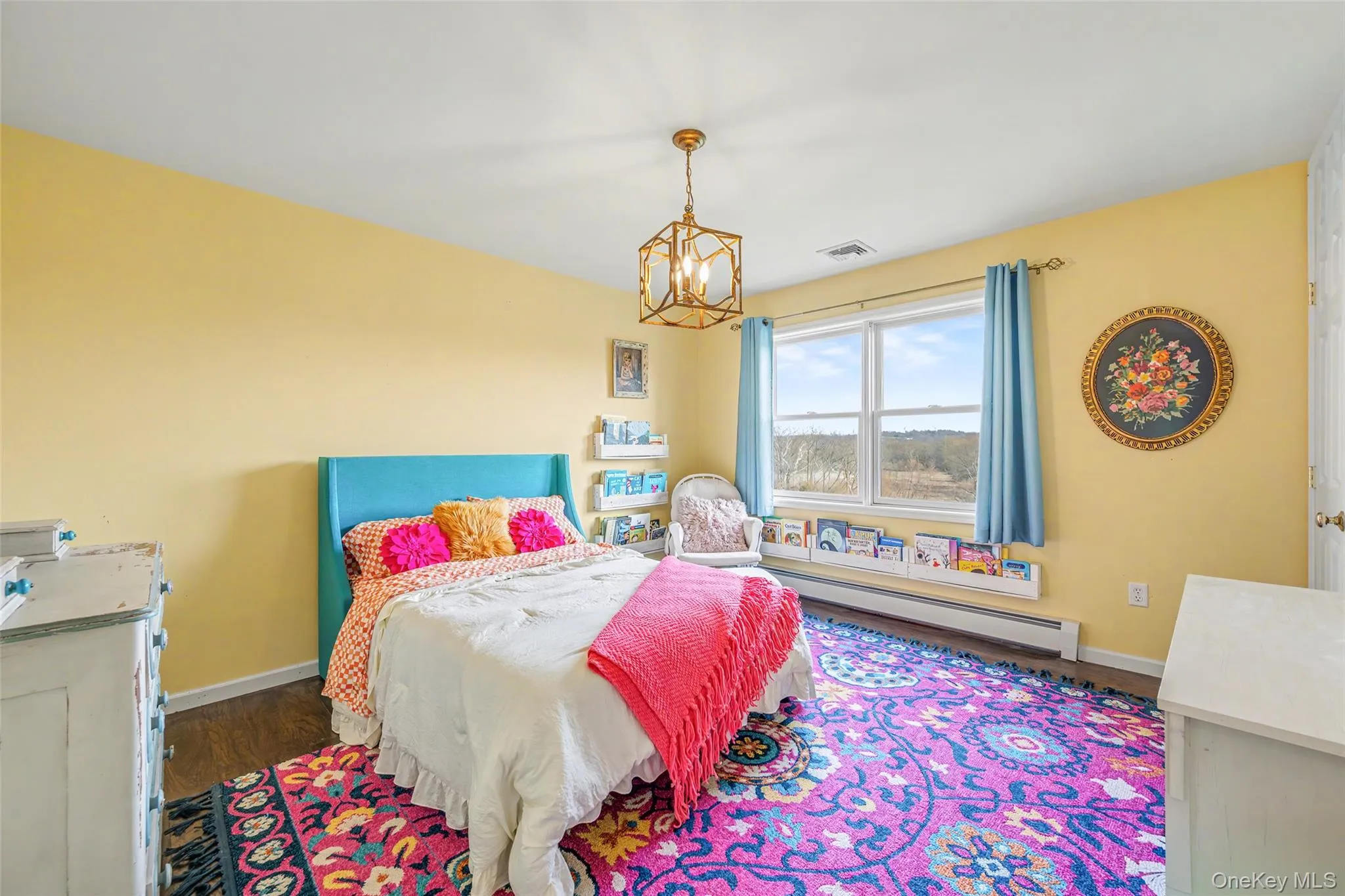 Bright and inviting bedroom with large windows, offering natural light and comfortable living space. Bright and inviting bedroom with large windows, offering natural light and comfortable living space.