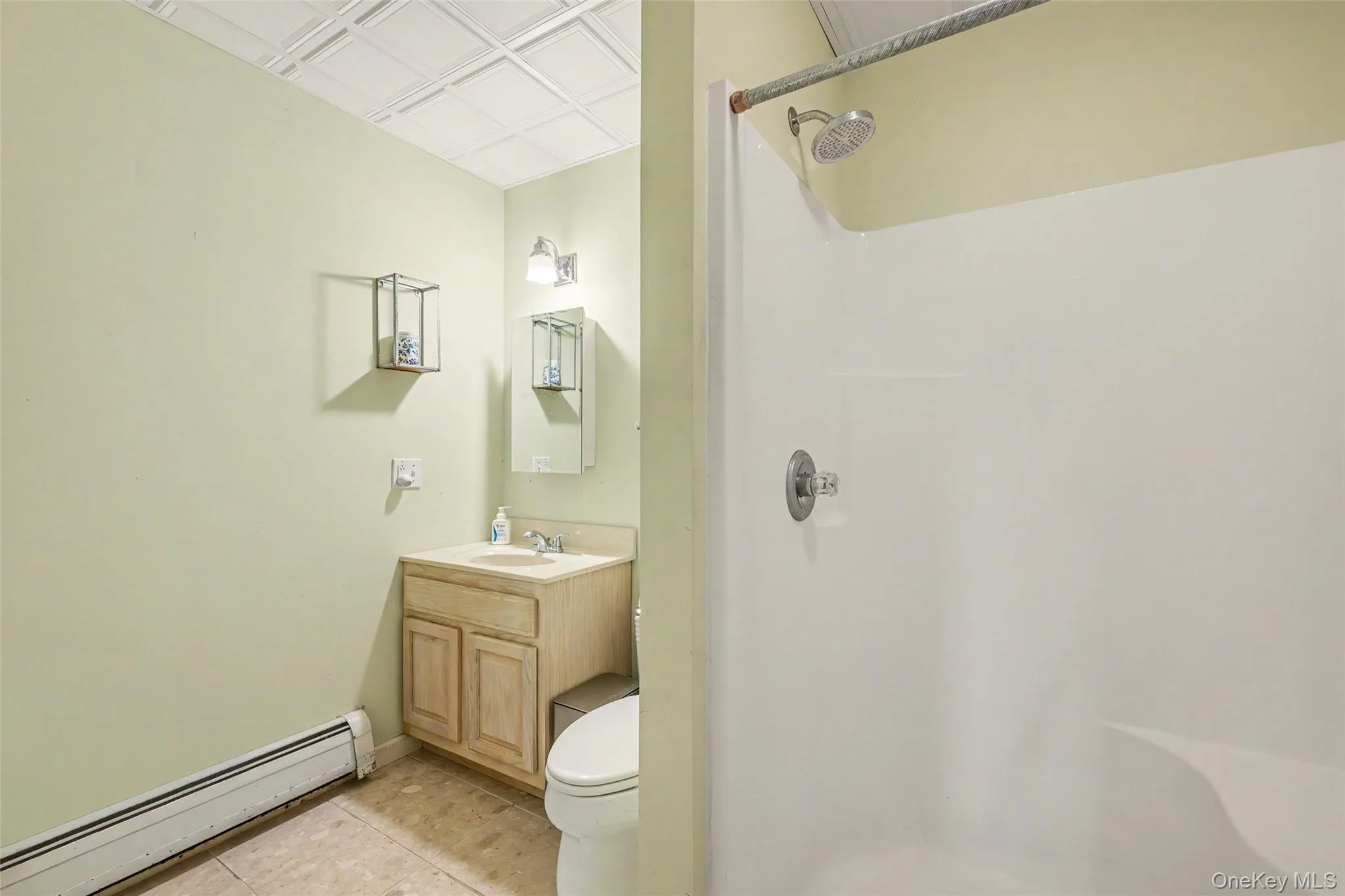 Additional full bathroom on the lower level, enhancing convenience and usability of the space. Additional full bathroom on the lower level, enhancing convenience and usability of the space.
