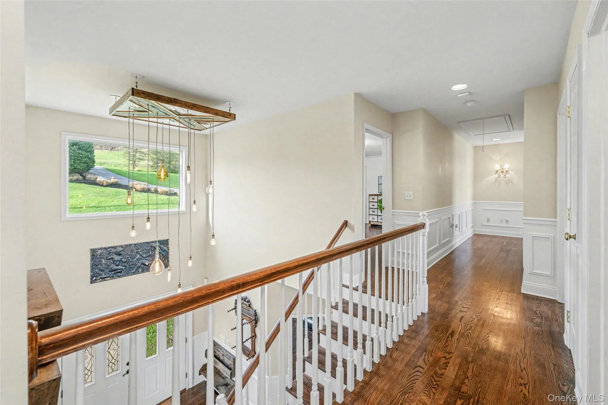 Spacious second-floor landing with open views to the foyer below, enhanced by natural light and a well-designed layout. Spacious second-floor landing with open views to the foyer below, enhanced by natural light and a well-designed layout.