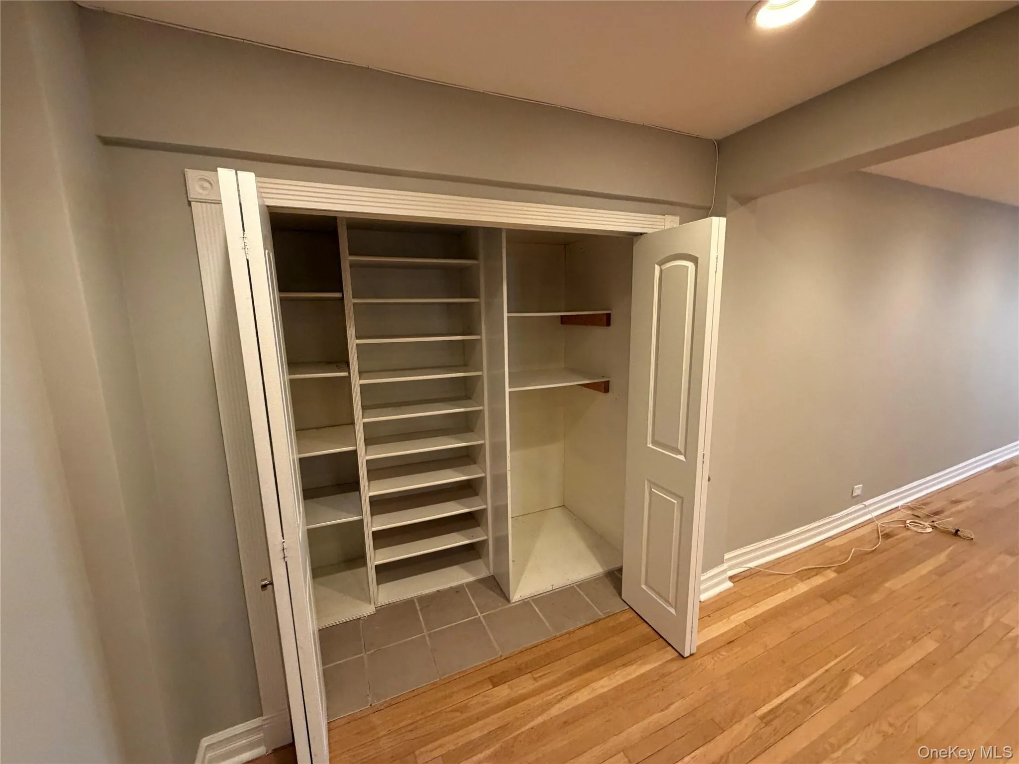 California entrance closet California entrance closet