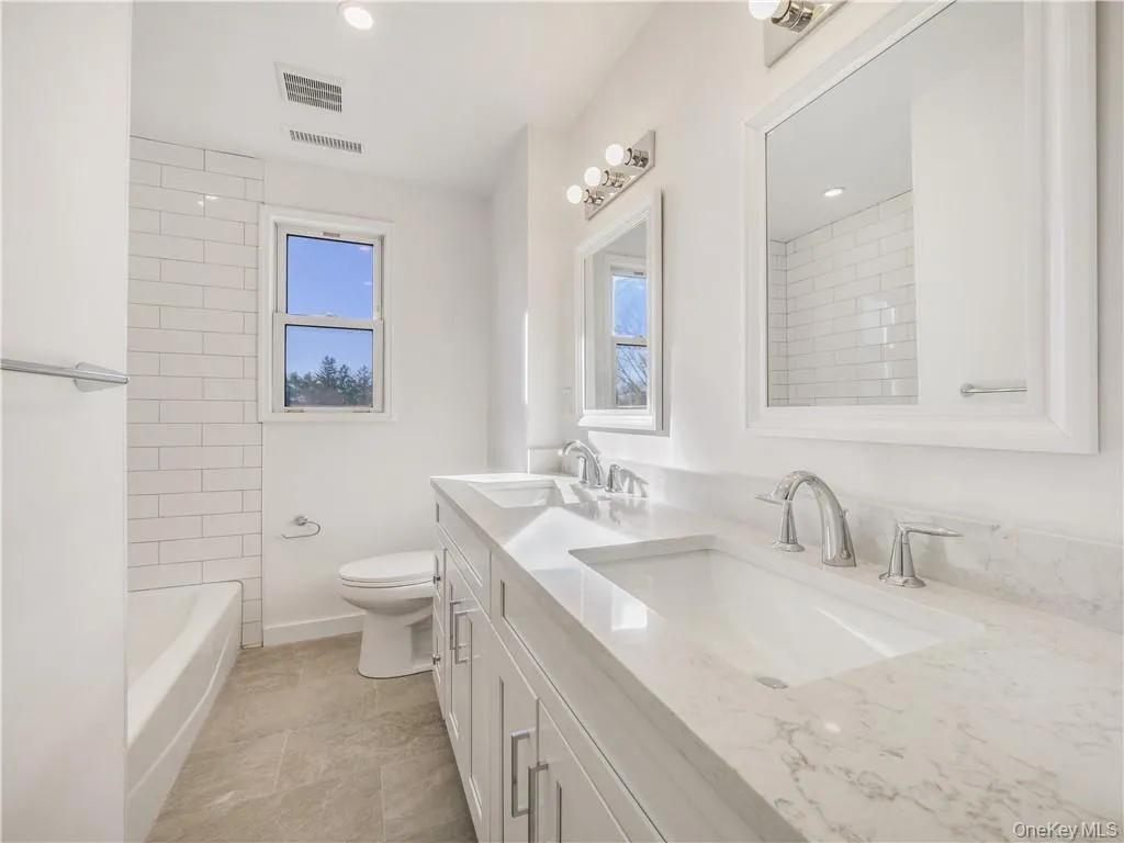 Double Vanity Main Bath Double Vanity Main Bath