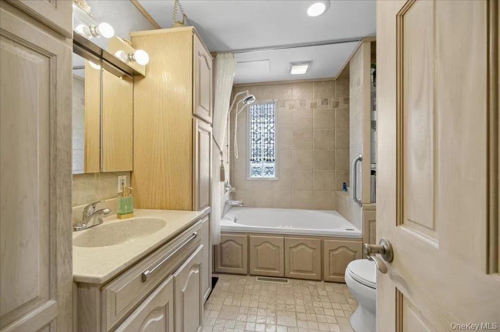 Bathroom with bathing tub / shower combination and vanity Bathroom with bathing tub / shower combination and vanity