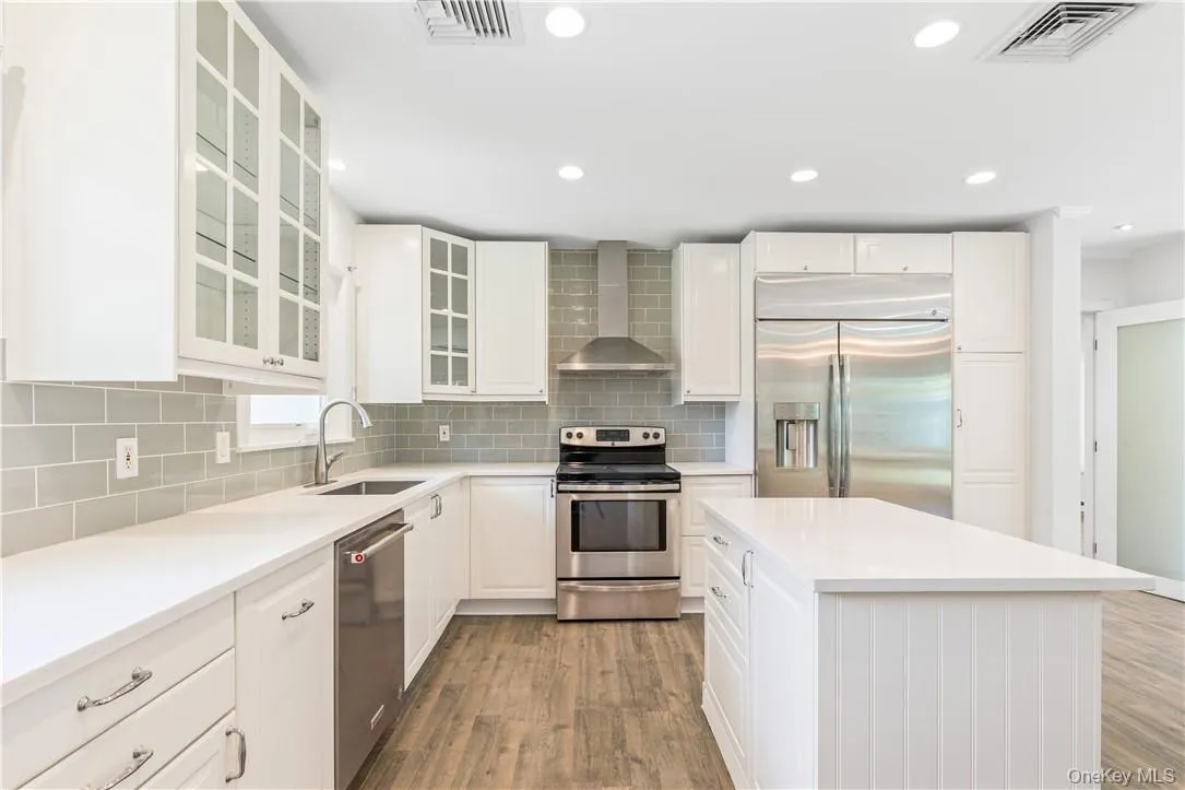 17 Soundview Avenue, Rye City, NY, 3 Bedrooms Bedrooms, 6 Rooms Rooms,2 BathroomsBathrooms,Residential Lease,For Rent,Soundview,0,970059 17 Soundview Avenue, Rye City, NY, 3 Bedrooms Bedrooms, 6 Rooms Rooms,2 BathroomsBathrooms,Residential Lease,For Rent,Soundview,0,970059