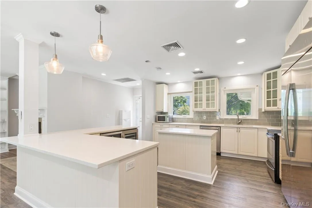 17 Soundview Avenue, Rye City, NY, 3 Bedrooms Bedrooms, 6 Rooms Rooms,2 BathroomsBathrooms,Residential Lease,For Rent,Soundview,0,970059 17 Soundview Avenue, Rye City, NY, 3 Bedrooms Bedrooms, 6 Rooms Rooms,2 BathroomsBathrooms,Residential Lease,For Rent,Soundview,0,970059