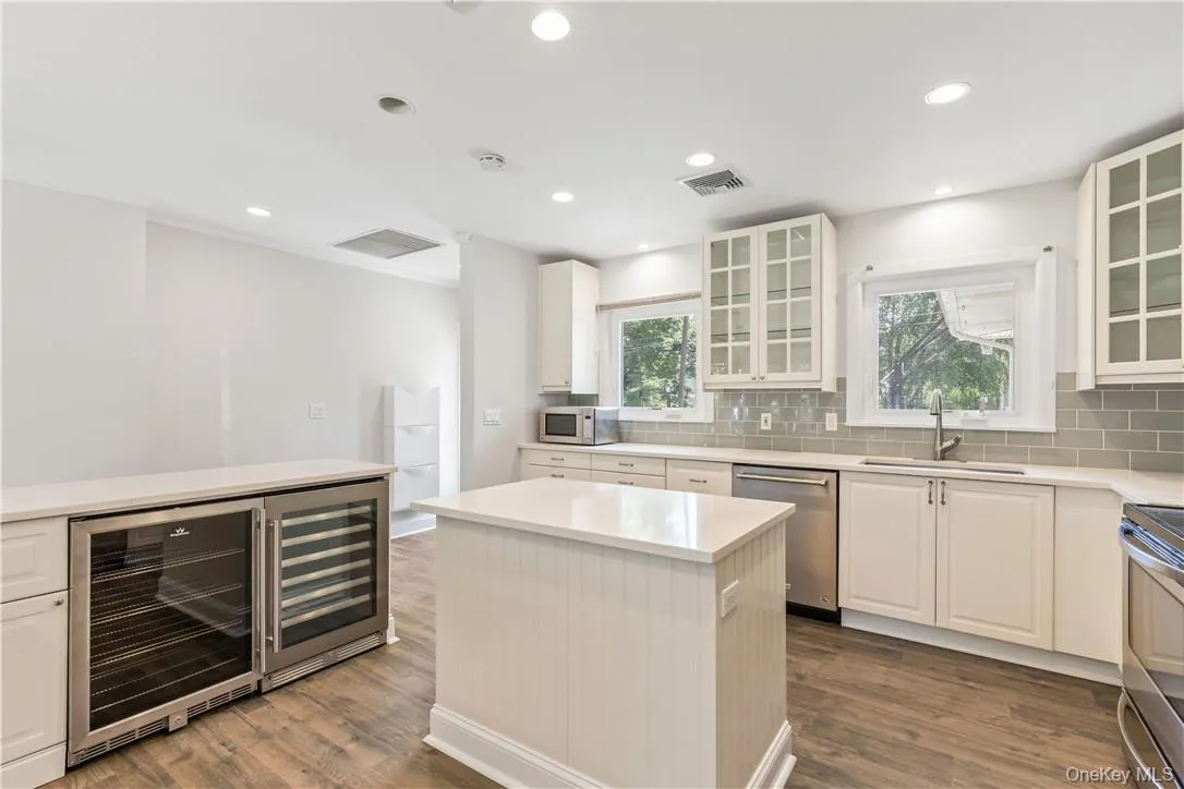 17 Soundview Avenue, Rye City, NY, 3 Bedrooms Bedrooms, 6 Rooms Rooms,2 BathroomsBathrooms,Residential Lease,For Rent,Soundview,0,970059 17 Soundview Avenue, Rye City, NY, 3 Bedrooms Bedrooms, 6 Rooms Rooms,2 BathroomsBathrooms,Residential Lease,For Rent,Soundview,0,970059