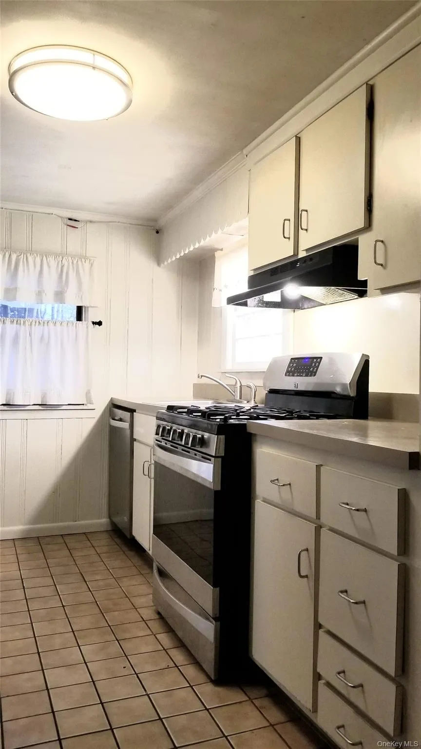 3 Rodman Place, Ramapo, NY, 3 Bedrooms Bedrooms, 6 Rooms Rooms,1 BathroomBathrooms,Residential Sale,For Rent,Rodman,0,970074 3 Rodman Place, Ramapo, NY, 3 Bedrooms Bedrooms, 6 Rooms Rooms,1 BathroomBathrooms,Residential Sale,For Rent,Rodman,0,970074