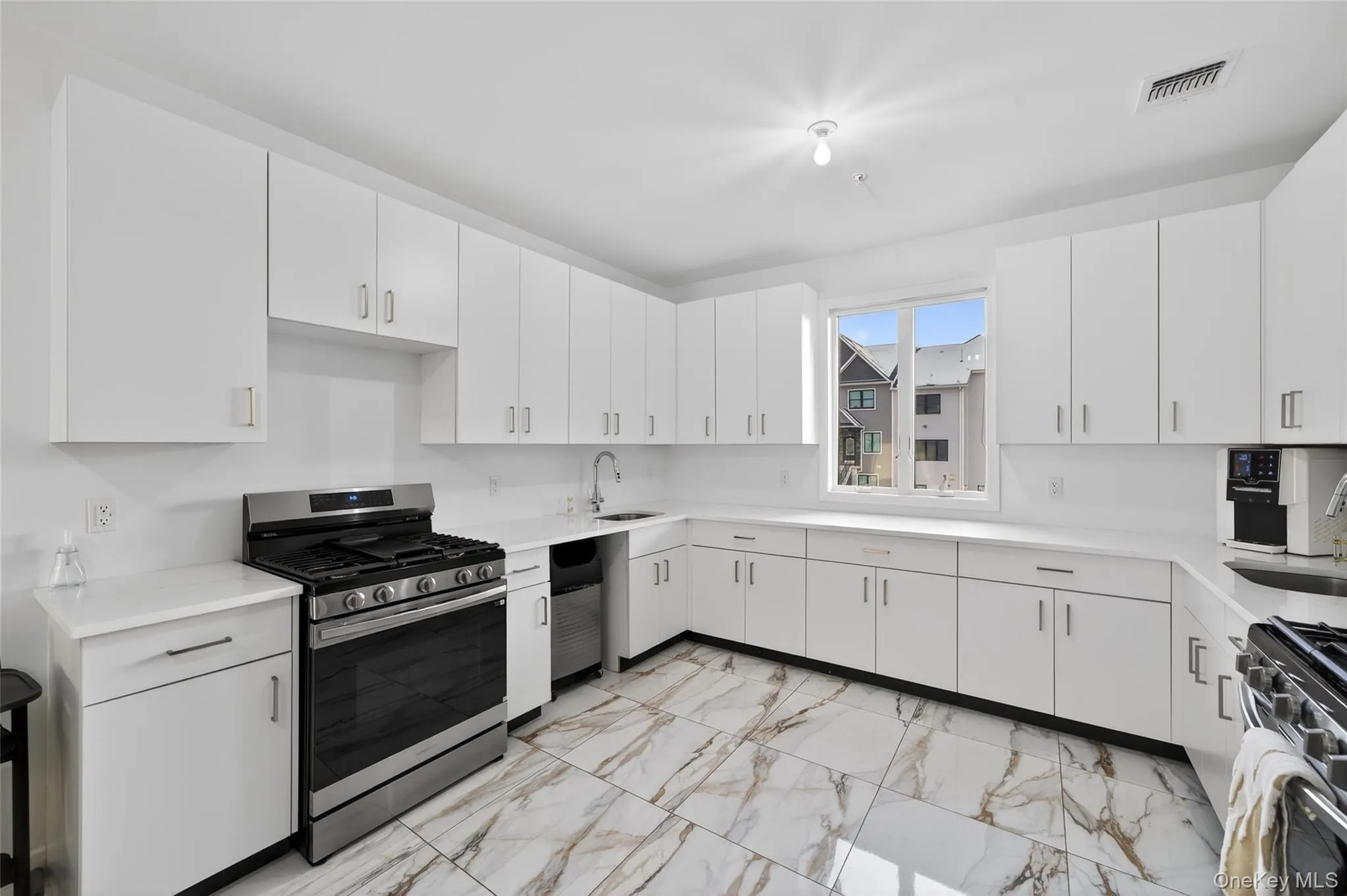 3 melitz, Palm Tree, NY, 4 Bedrooms Bedrooms, 6 Rooms Rooms,2 BathroomsBathrooms,Residential,For Rent,melitz,0,970091 3 melitz, Palm Tree, NY, 4 Bedrooms Bedrooms, 6 Rooms Rooms,2 BathroomsBathrooms,Residential,For Rent,melitz,0,970091