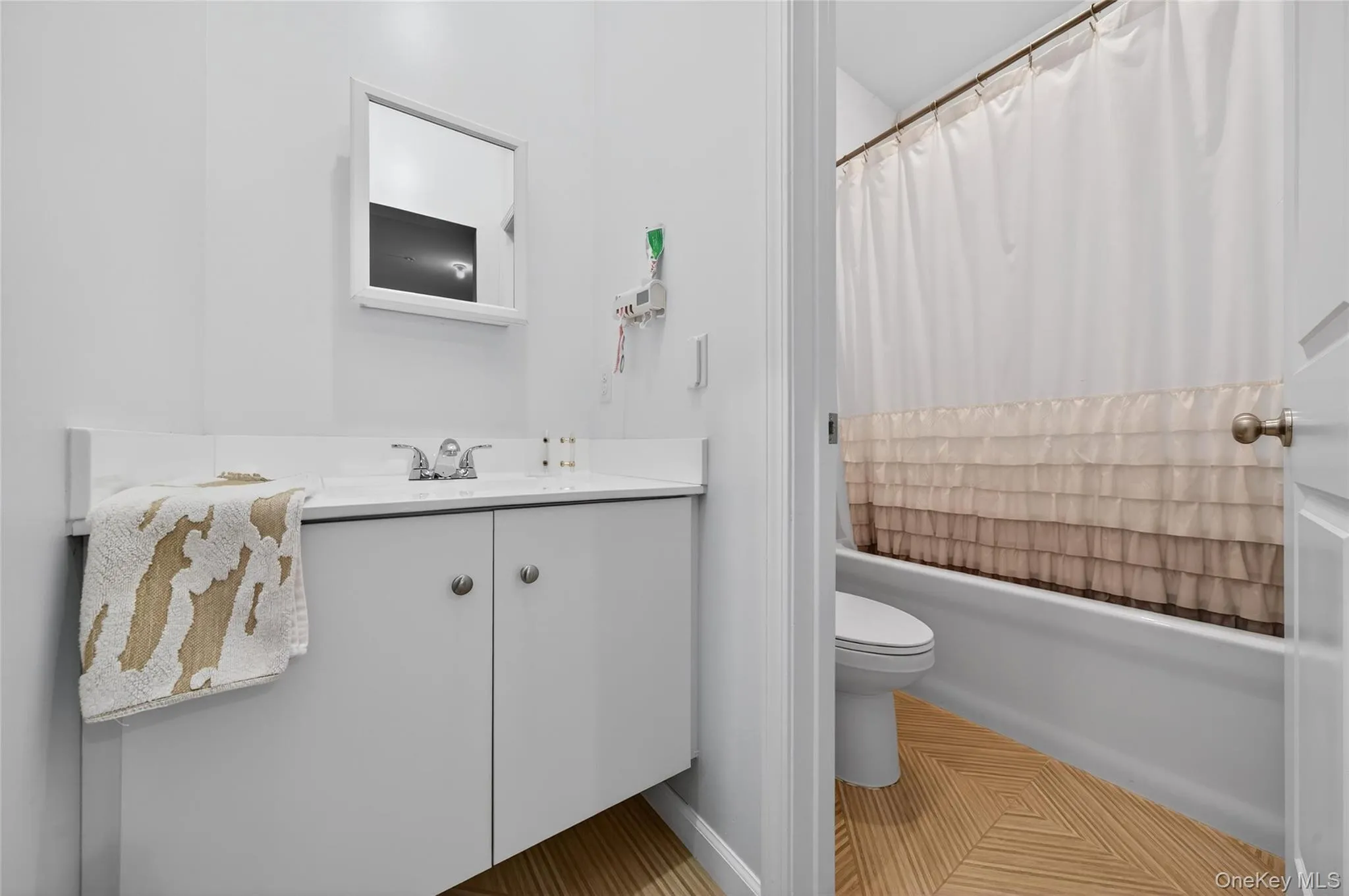 3 melitz, Palm Tree, NY, 4 Bedrooms Bedrooms, 6 Rooms Rooms,2 BathroomsBathrooms,Residential,For Rent,melitz,0,970091 3 melitz, Palm Tree, NY, 4 Bedrooms Bedrooms, 6 Rooms Rooms,2 BathroomsBathrooms,Residential,For Rent,melitz,0,970091