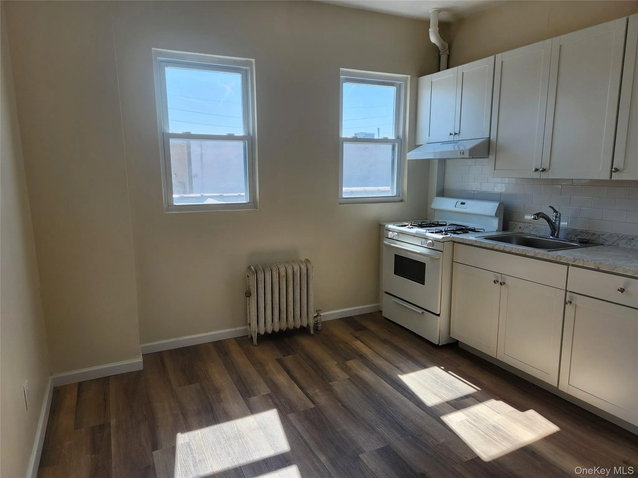 49 Roger Avenue, Hempstead, NY, 3 Bedrooms Bedrooms, 5 Rooms Rooms,1 BathroomBathrooms,Residential Lease,For Rent,Roger,0,970128 49 Roger Avenue, Hempstead, NY, 3 Bedrooms Bedrooms, 5 Rooms Rooms,1 BathroomBathrooms,Residential Lease,For Rent,Roger,0,970128