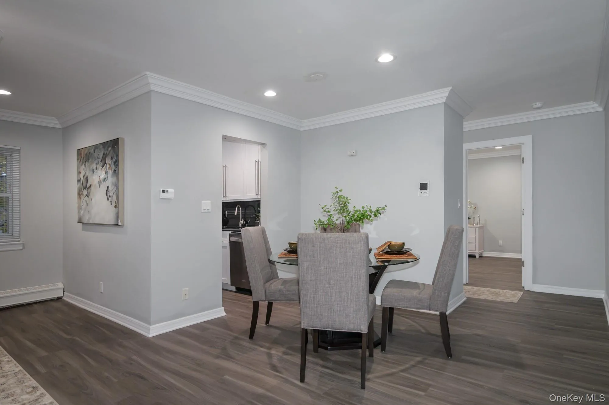 92 South Clinton Avenue, Islip, NY, 1 Bedroom Bedrooms, 4 Rooms Rooms,1 BathroomBathrooms,Residential Lease,For Rent,South Clinton,0,970133 92 South Clinton Avenue, Islip, NY, 1 Bedroom Bedrooms, 4 Rooms Rooms,1 BathroomBathrooms,Residential Lease,For Rent,South Clinton,0,970133