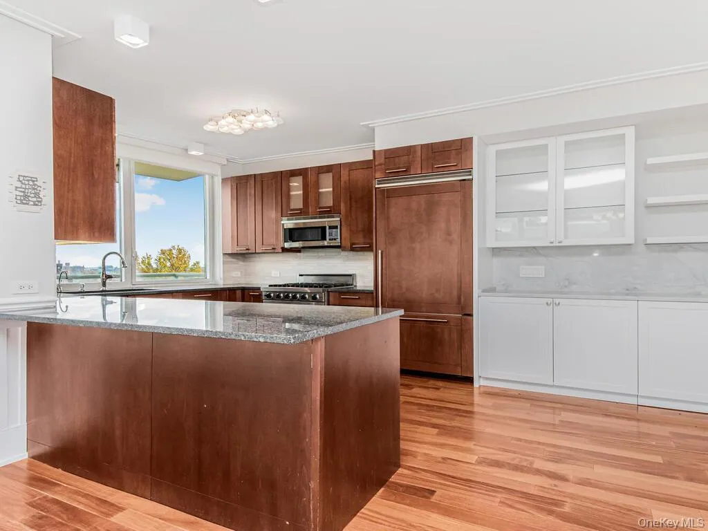 640 237th Street, New York, NY, 2 Bedrooms Bedrooms, 5 Rooms Rooms,2 BathroomsBathrooms,Residential,For Rent,237th,0,970137 640 237th Street, New York, NY, 2 Bedrooms Bedrooms, 5 Rooms Rooms,2 BathroomsBathrooms,Residential,For Rent,237th,0,970137