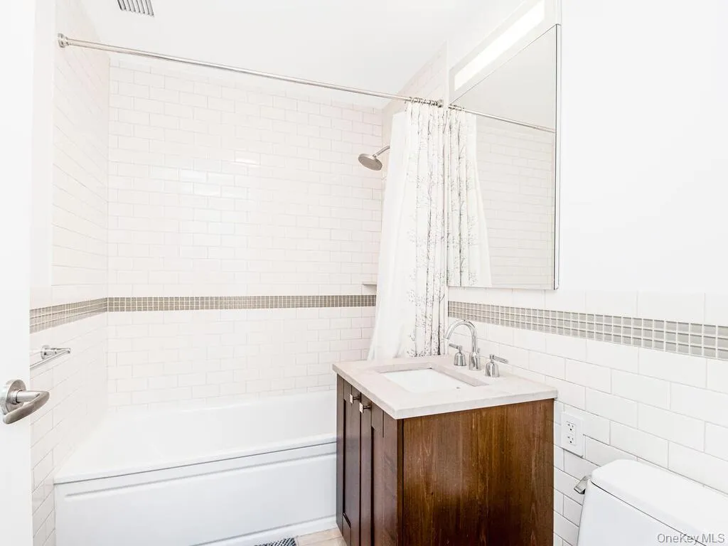 640 237th Street, New York, NY, 2 Bedrooms Bedrooms, 5 Rooms Rooms,2 BathroomsBathrooms,Residential,For Rent,237th,0,970137 640 237th Street, New York, NY, 2 Bedrooms Bedrooms, 5 Rooms Rooms,2 BathroomsBathrooms,Residential,For Rent,237th,0,970137