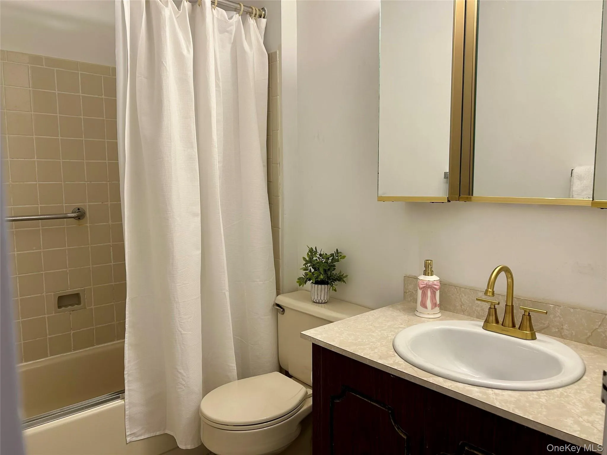 506 Drew Drive, Smithtown, NY, 3 Bedrooms Bedrooms, 9 Rooms Rooms,2 BathroomsBathrooms,Residential,For Rent,Drew,0,970144 506 Drew Drive, Smithtown, NY, 3 Bedrooms Bedrooms, 9 Rooms Rooms,2 BathroomsBathrooms,Residential,For Rent,Drew,0,970144