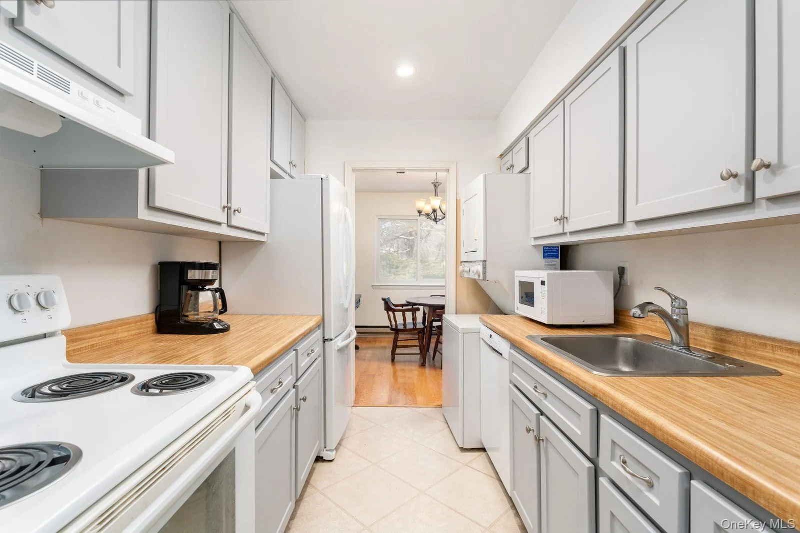 506 Drew Drive, Smithtown, NY, 3 Bedrooms Bedrooms, 9 Rooms Rooms,2 BathroomsBathrooms,Residential,For Rent,Drew,0,970144 506 Drew Drive, Smithtown, NY, 3 Bedrooms Bedrooms, 9 Rooms Rooms,2 BathroomsBathrooms,Residential,For Rent,Drew,0,970144