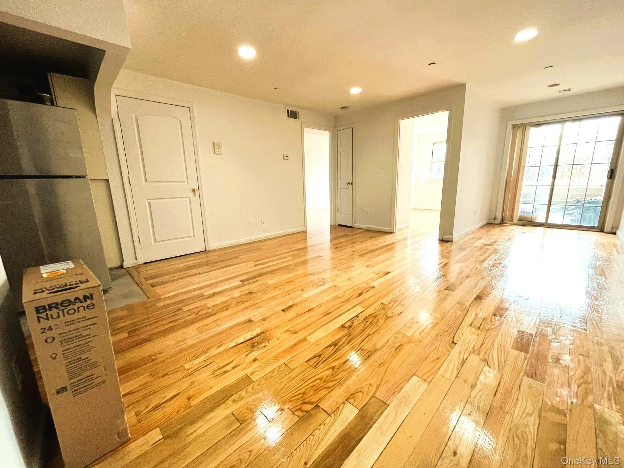 104-27 38th Avenue, New York, NY, 3 Bedrooms Bedrooms, 7 Rooms Rooms,2 BathroomsBathrooms,Residential Lease,For Rent,38th,0,970188 104-27 38th Avenue, New York, NY, 3 Bedrooms Bedrooms, 7 Rooms Rooms,2 BathroomsBathrooms,Residential Lease,For Rent,38th,0,970188