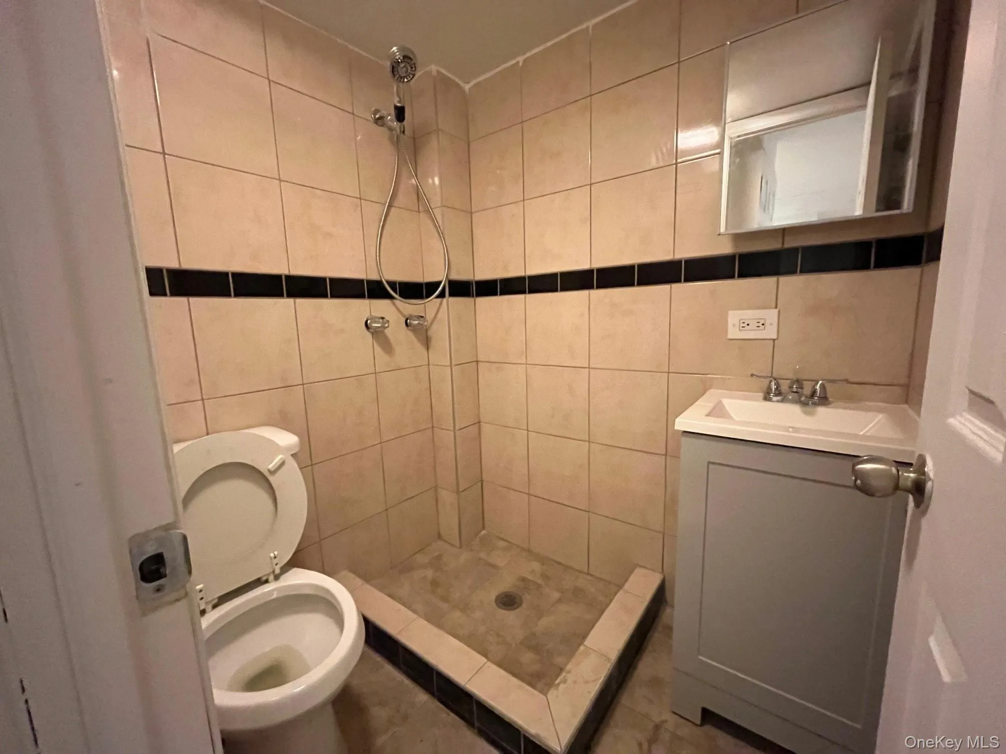 104-27 38th Avenue, New York, NY, 3 Bedrooms Bedrooms, 7 Rooms Rooms,2 BathroomsBathrooms,Residential Lease,For Rent,38th,0,970188 104-27 38th Avenue, New York, NY, 3 Bedrooms Bedrooms, 7 Rooms Rooms,2 BathroomsBathrooms,Residential Lease,For Rent,38th,0,970188