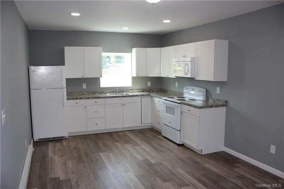 3144 Route 9W, New Windsor, NY, 2 Bedrooms Bedrooms, 5 Rooms Rooms,1 BathroomBathrooms,Residential Lease,For Rent,Route 9W,0,970243 3144 Route 9W, New Windsor, NY, 2 Bedrooms Bedrooms, 5 Rooms Rooms,1 BathroomBathrooms,Residential Lease,For Rent,Route 9W,0,970243