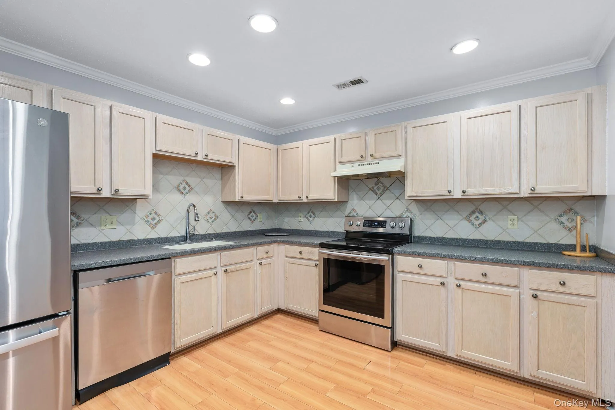 104 Sparrow Ridge Road, Kent, NY, 2 Bedrooms Bedrooms, 8 Rooms Rooms,2 BathroomsBathrooms,Residential Lease,For Rent,Sparrow Ridge,0,970289 104 Sparrow Ridge Road, Kent, NY, 2 Bedrooms Bedrooms, 8 Rooms Rooms,2 BathroomsBathrooms,Residential Lease,For Rent,Sparrow Ridge,0,970289