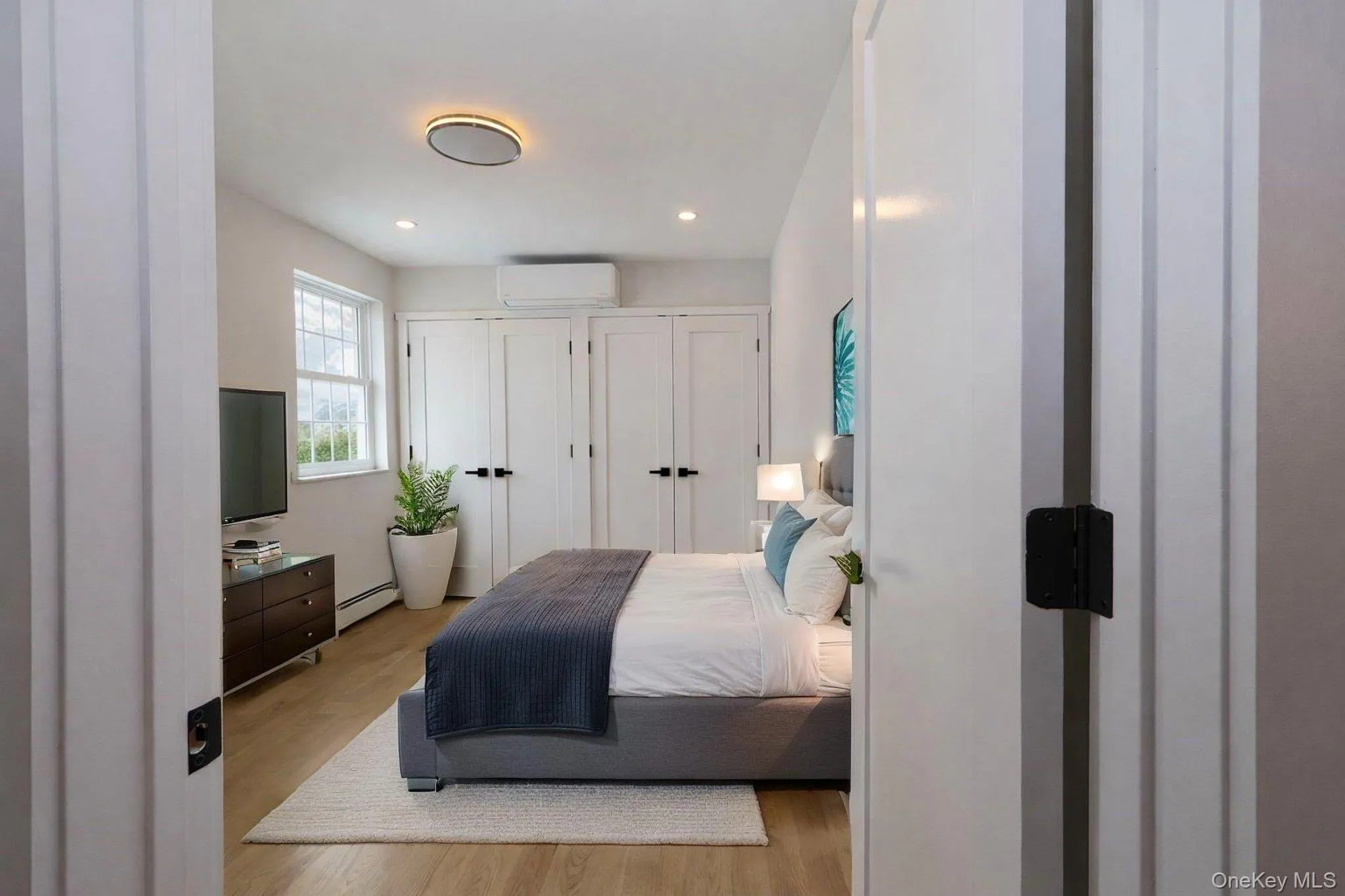 Virtually staged. Double closets, bathroom Virtually staged. Double closets, bathroom