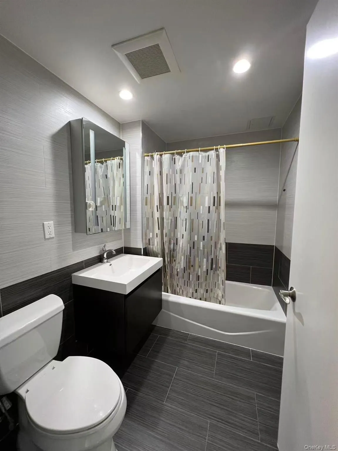 142-38 37th Avenue, New York, NY, 1 Bedroom Bedrooms, 3 Rooms Rooms,1 BathroomBathrooms,Residential Sale,For Rent,37th,0,970298 142-38 37th Avenue, New York, NY, 1 Bedroom Bedrooms, 3 Rooms Rooms,1 BathroomBathrooms,Residential Sale,For Rent,37th,0,970298