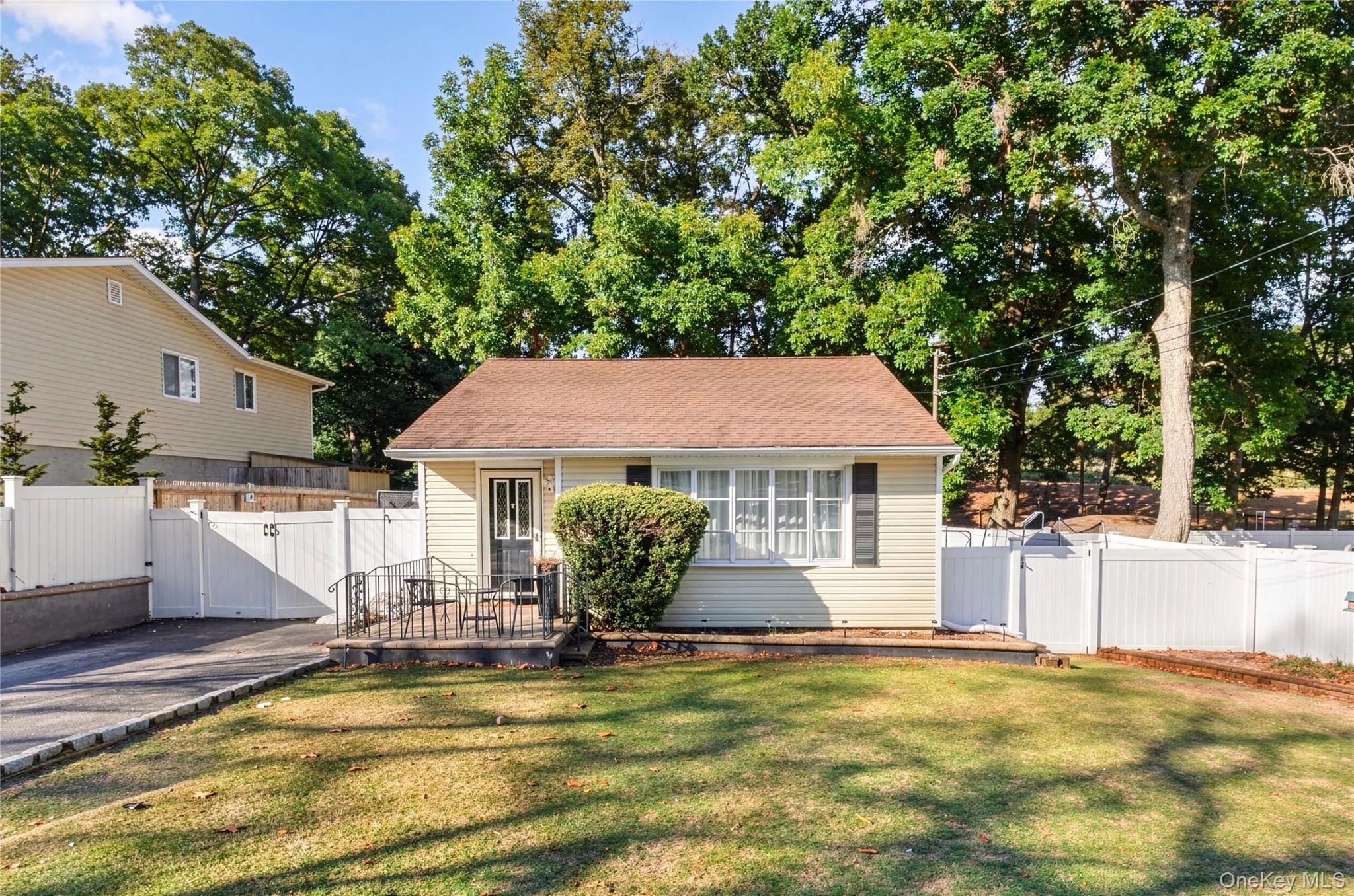 193 Maple Road, Riverhead, NY, 3 Bedrooms Bedrooms, 6 Rooms Rooms,1 BathroomBathrooms,Residential,For Rent,Maple,0,970304 193 Maple Road, Riverhead, NY, 3 Bedrooms Bedrooms, 6 Rooms Rooms,1 BathroomBathrooms,Residential,For Rent,Maple,0,970304