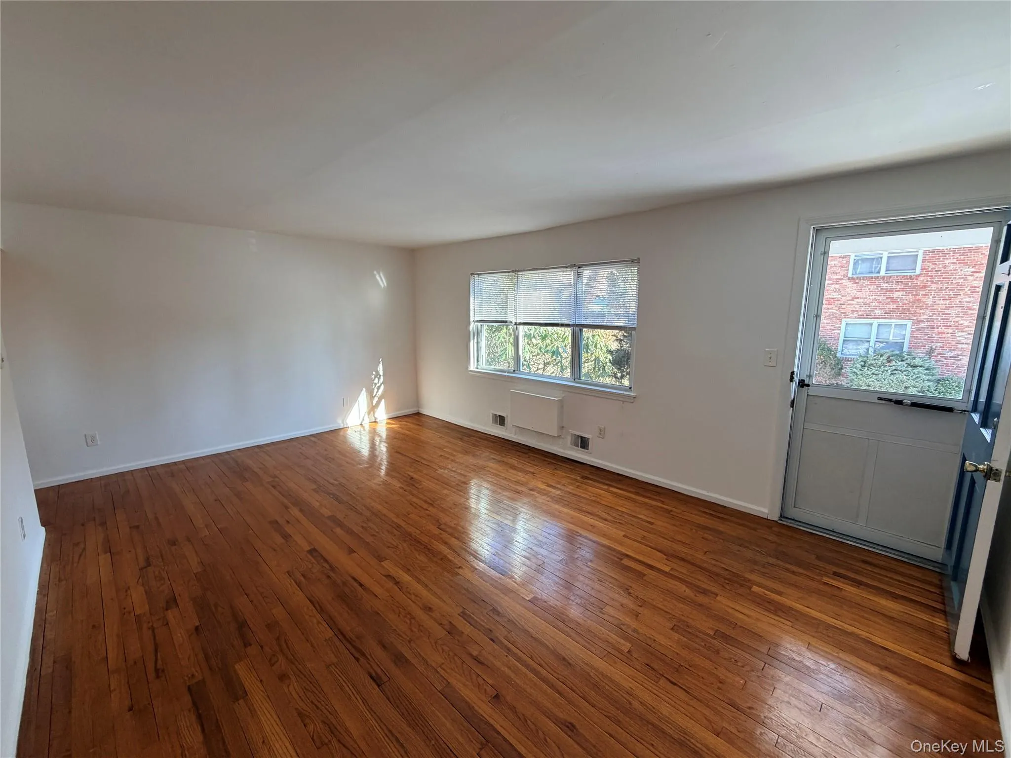 86 Mc Loughlin Street, Glen Cove, NY, 2 Bedrooms Bedrooms, 4 Rooms Rooms,1 BathroomBathrooms,Residential Lease,For Rent,Mc Loughlin,0,970338 86 Mc Loughlin Street, Glen Cove, NY, 2 Bedrooms Bedrooms, 4 Rooms Rooms,1 BathroomBathrooms,Residential Lease,For Rent,Mc Loughlin,0,970338