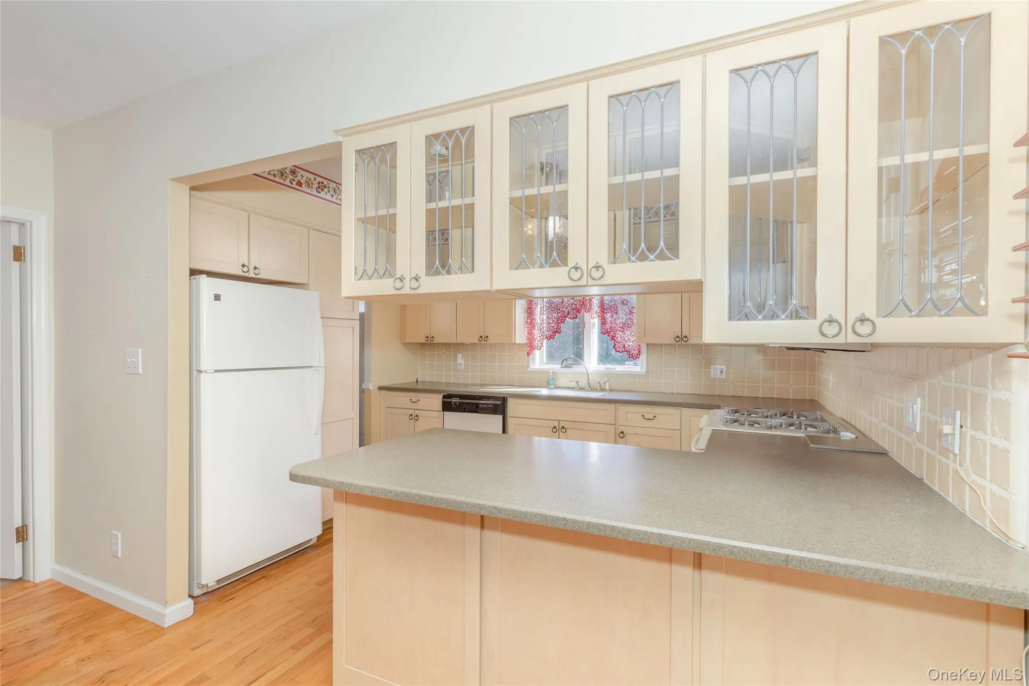 Breakfast bar into kitchen Breakfast bar into kitchen