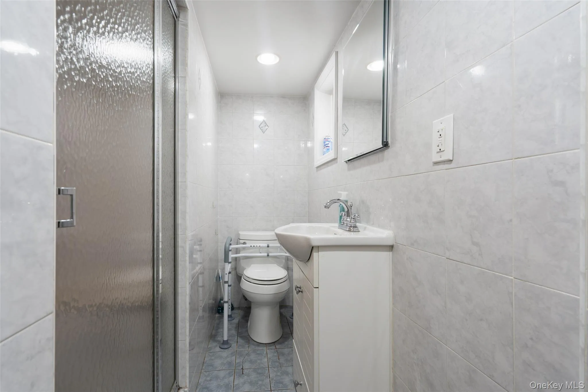1372 Hollywood Avenue, New York, NY, 3 Bedrooms Bedrooms, 6 Rooms Rooms,1 BathroomBathrooms,Residential,For Rent,Hollywood,0,970366 1372 Hollywood Avenue, New York, NY, 3 Bedrooms Bedrooms, 6 Rooms Rooms,1 BathroomBathrooms,Residential,For Rent,Hollywood,0,970366