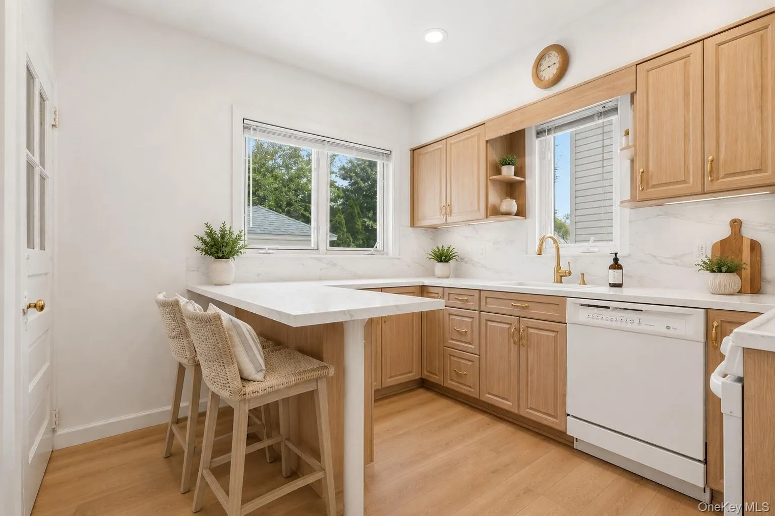 1372 Hollywood Avenue, New York, NY, 3 Bedrooms Bedrooms, 6 Rooms Rooms,1 BathroomBathrooms,Residential,For Rent,Hollywood,0,970366 1372 Hollywood Avenue, New York, NY, 3 Bedrooms Bedrooms, 6 Rooms Rooms,1 BathroomBathrooms,Residential,For Rent,Hollywood,0,970366