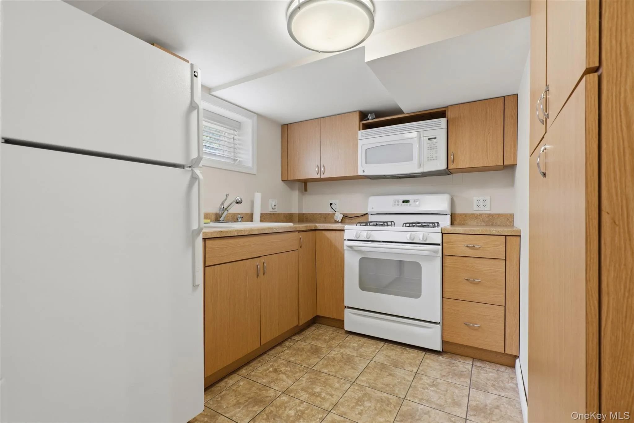 1372 Hollywood Avenue, New York, NY, 3 Bedrooms Bedrooms, 6 Rooms Rooms,1 BathroomBathrooms,Residential,For Rent,Hollywood,0,970366 1372 Hollywood Avenue, New York, NY, 3 Bedrooms Bedrooms, 6 Rooms Rooms,1 BathroomBathrooms,Residential,For Rent,Hollywood,0,970366