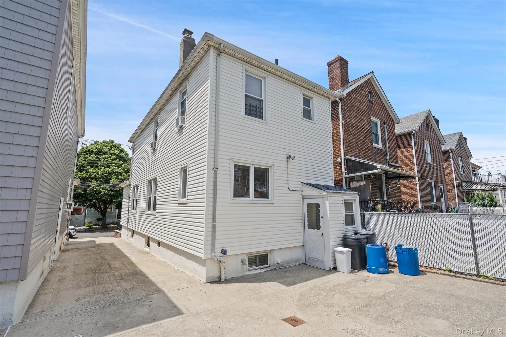 1372 Hollywood Avenue, New York, NY, 3 Bedrooms Bedrooms, 6 Rooms Rooms,1 BathroomBathrooms,Residential,For Rent,Hollywood,0,970366 1372 Hollywood Avenue, New York, NY, 3 Bedrooms Bedrooms, 6 Rooms Rooms,1 BathroomBathrooms,Residential,For Rent,Hollywood,0,970366
