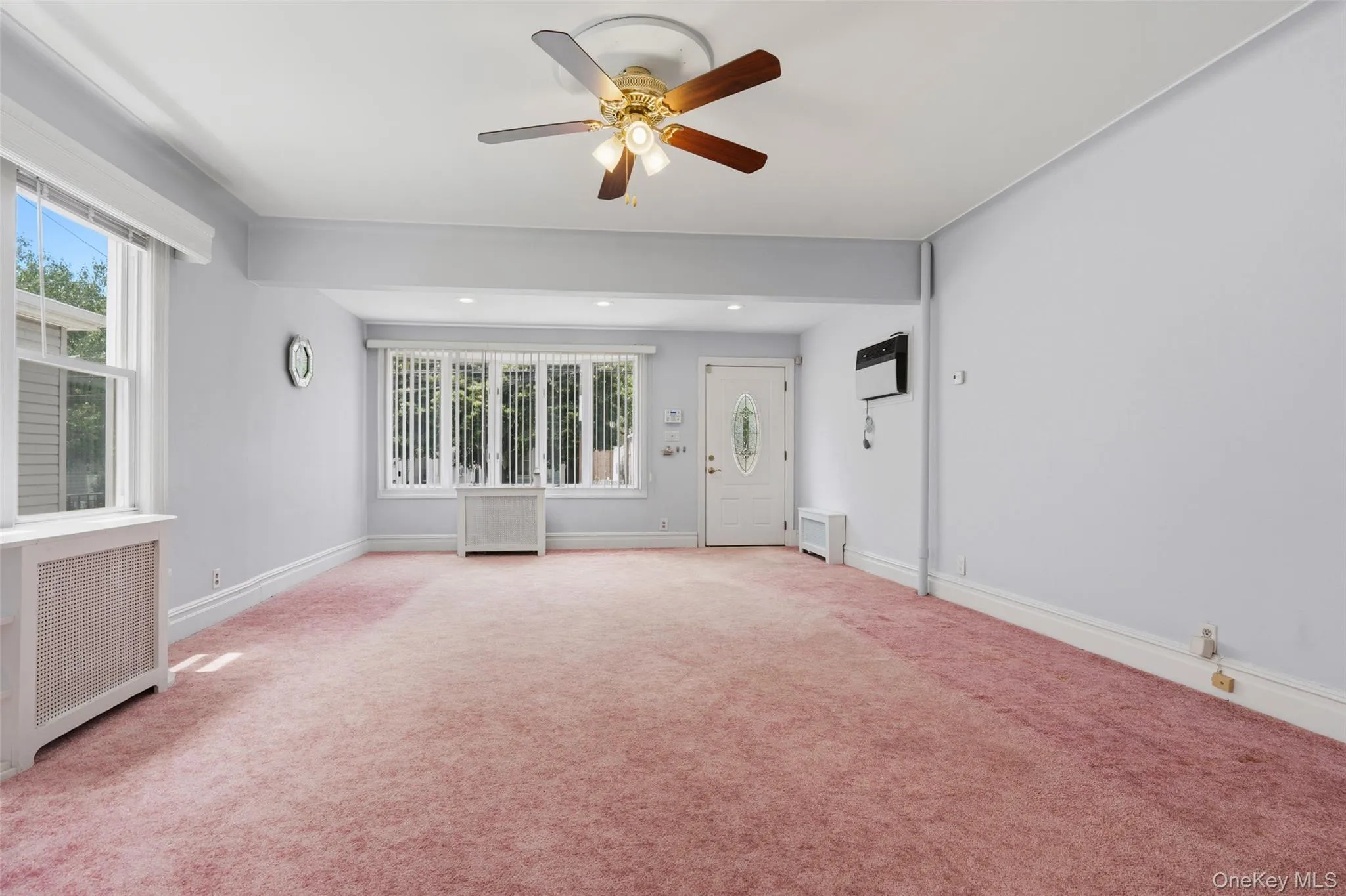 1372 Hollywood Avenue, New York, NY, 3 Bedrooms Bedrooms, 6 Rooms Rooms,1 BathroomBathrooms,Residential,For Rent,Hollywood,0,970366 1372 Hollywood Avenue, New York, NY, 3 Bedrooms Bedrooms, 6 Rooms Rooms,1 BathroomBathrooms,Residential,For Rent,Hollywood,0,970366