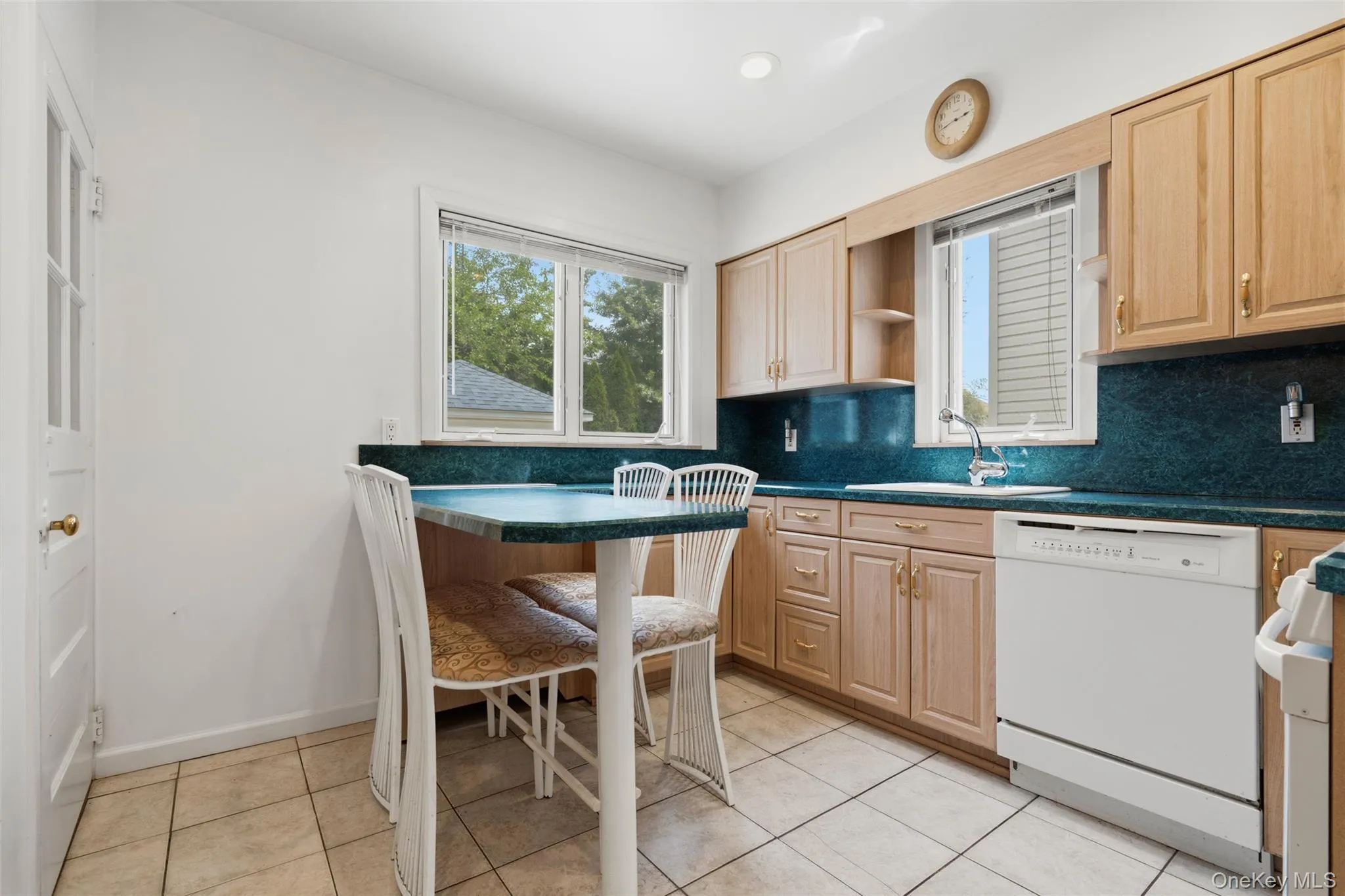 1372 Hollywood Avenue, New York, NY, 3 Bedrooms Bedrooms, 6 Rooms Rooms,1 BathroomBathrooms,Residential,For Rent,Hollywood,0,970366 1372 Hollywood Avenue, New York, NY, 3 Bedrooms Bedrooms, 6 Rooms Rooms,1 BathroomBathrooms,Residential,For Rent,Hollywood,0,970366