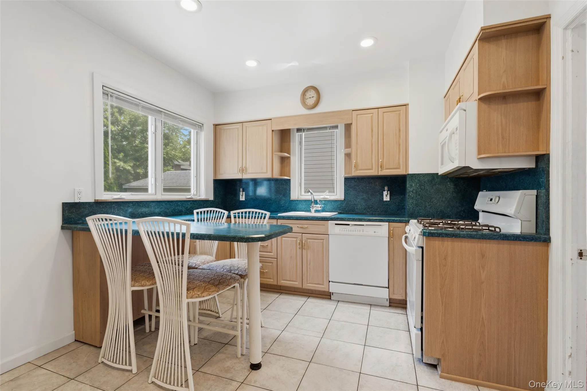 1372 Hollywood Avenue, New York, NY, 3 Bedrooms Bedrooms, 6 Rooms Rooms,1 BathroomBathrooms,Residential,For Rent,Hollywood,0,970366 1372 Hollywood Avenue, New York, NY, 3 Bedrooms Bedrooms, 6 Rooms Rooms,1 BathroomBathrooms,Residential,For Rent,Hollywood,0,970366