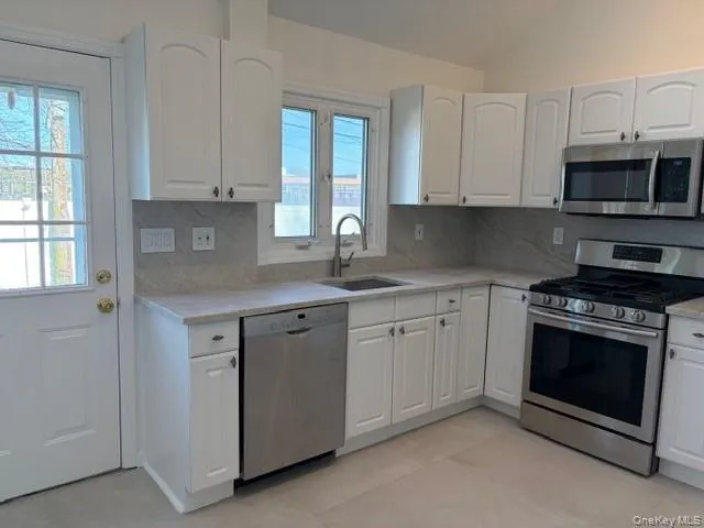 209 Brompton Road, Hempstead, NY, 3 Bedrooms Bedrooms, 7 Rooms Rooms,2 BathroomsBathrooms,Residential Lease,For Rent,Brompton,0,970401 209 Brompton Road, Hempstead, NY, 3 Bedrooms Bedrooms, 7 Rooms Rooms,2 BathroomsBathrooms,Residential Lease,For Rent,Brompton,0,970401